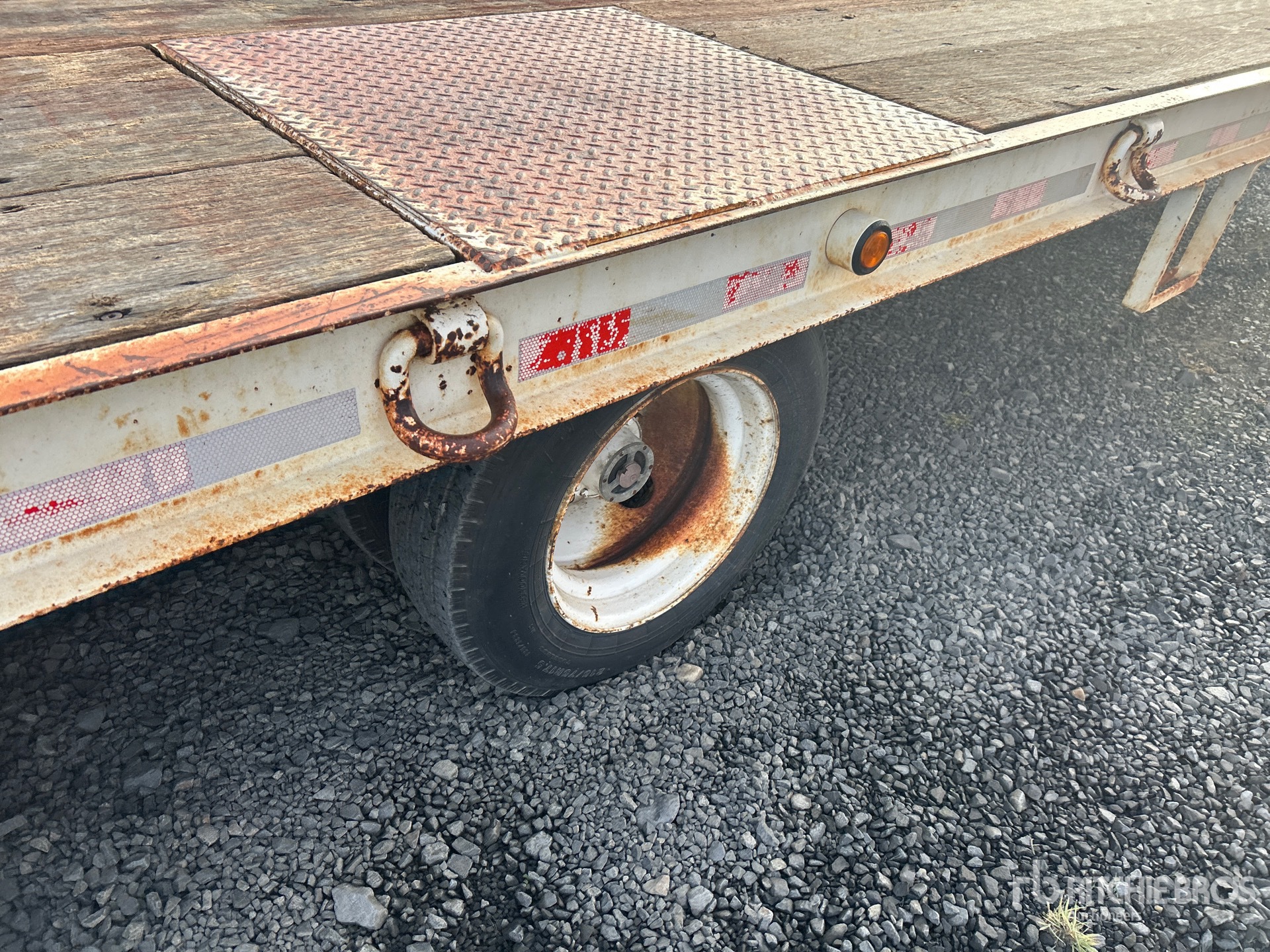 2000 Olympic 20 ton T/A