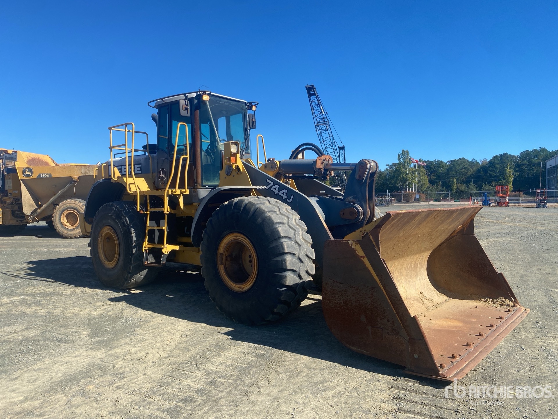2004 John Deere 744J
