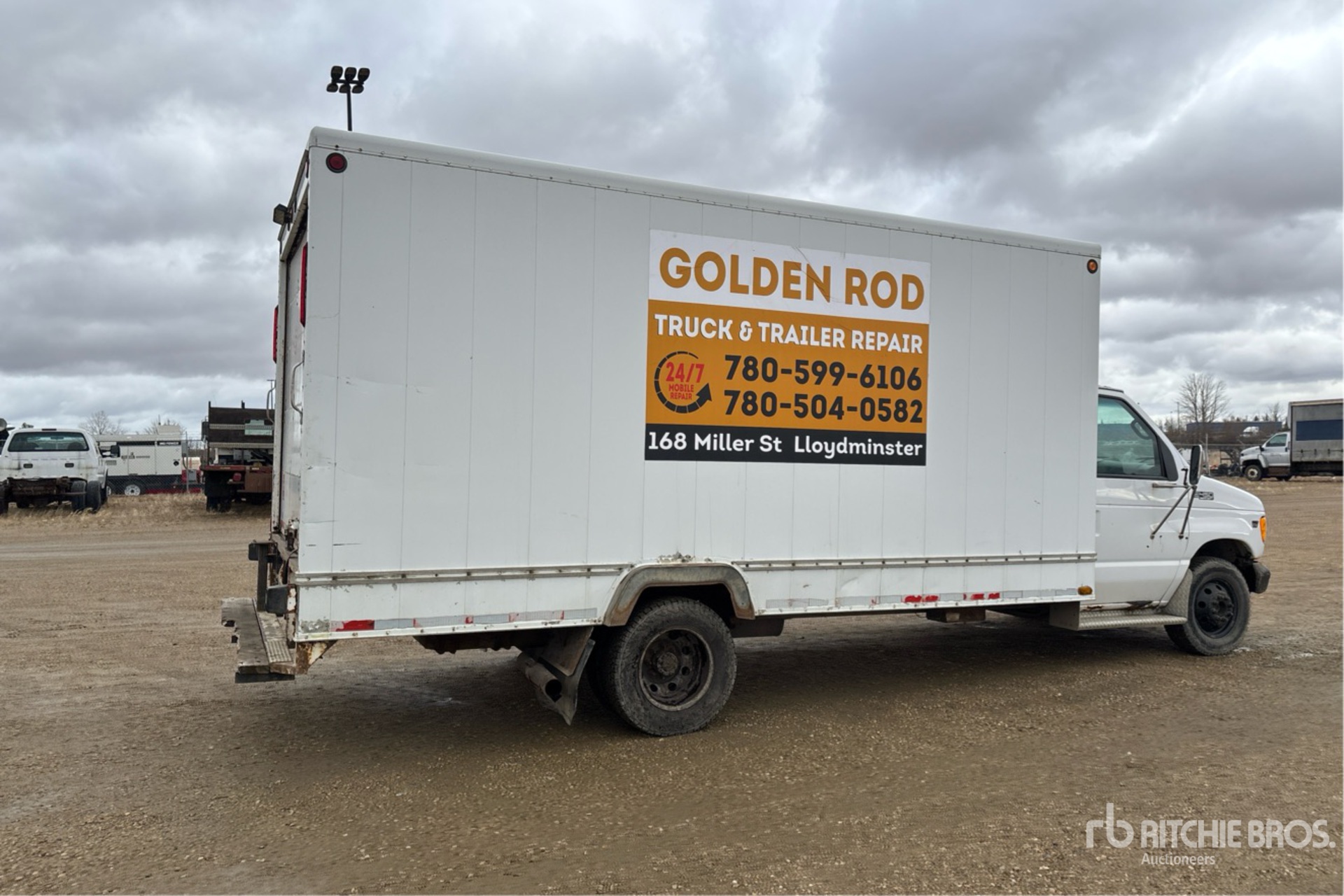 2002 Ford ECONOLINE E-450