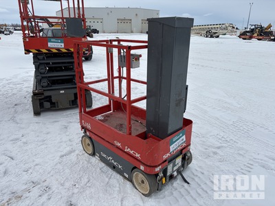 General Appearance - Scissor Lift* with Picture, Left Rear Corner