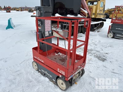 General Appearance - Scissor Lift* with Picture, Right Front Corner