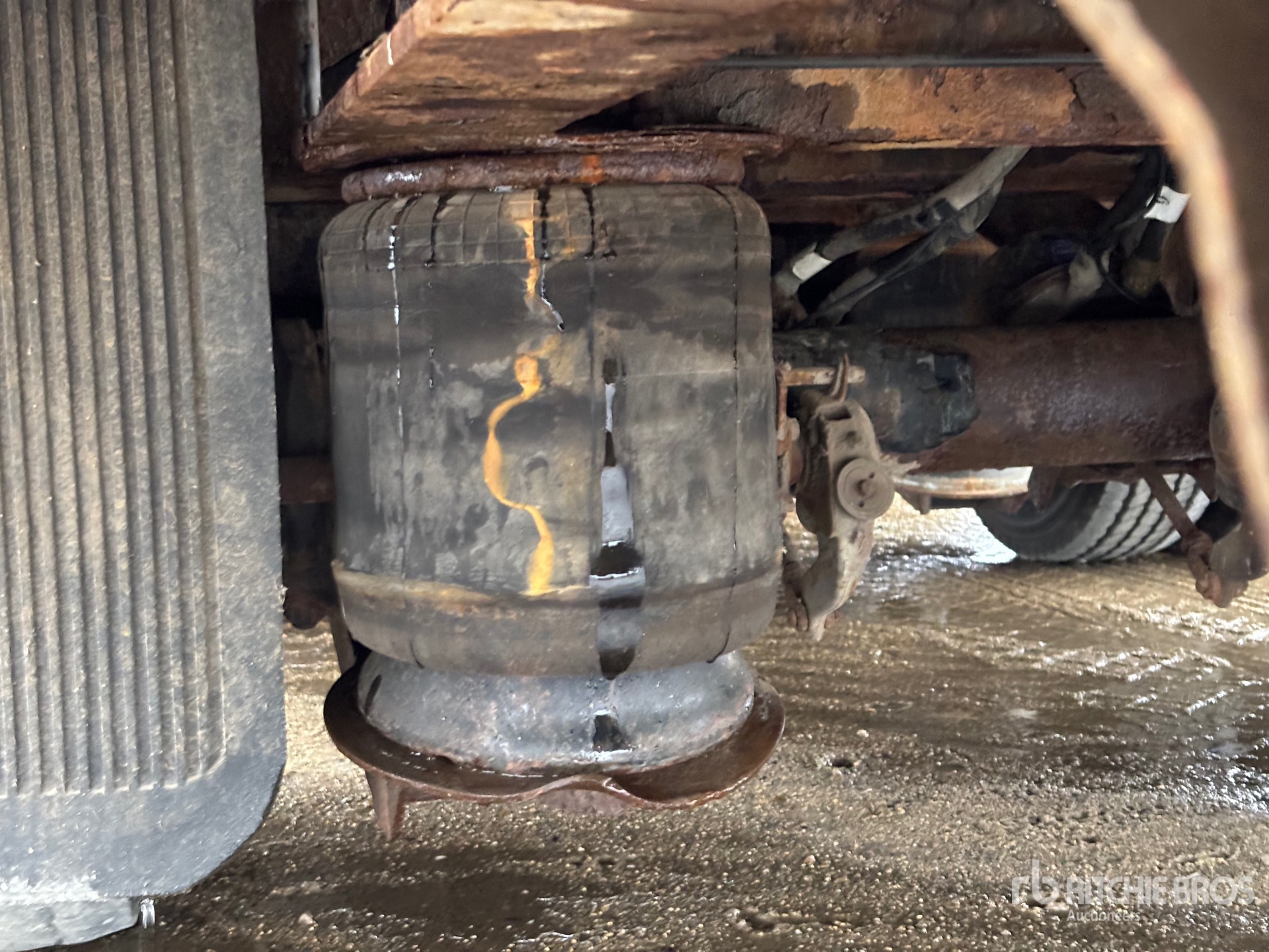 2013 Load King  53 FT TRI/A (INOPERABLE)