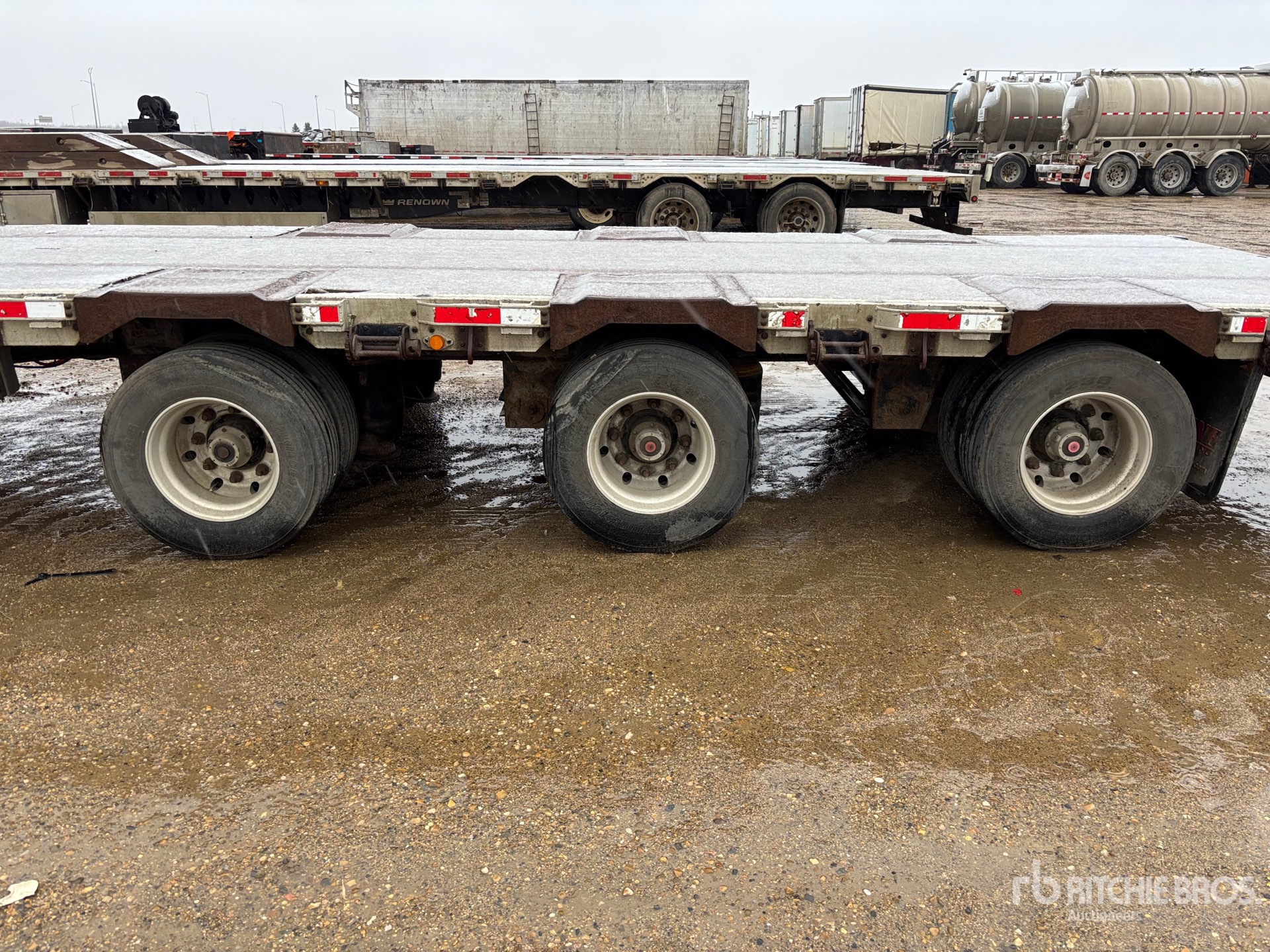 2013 Load King  53 FT TRI/A (INOPERABLE)