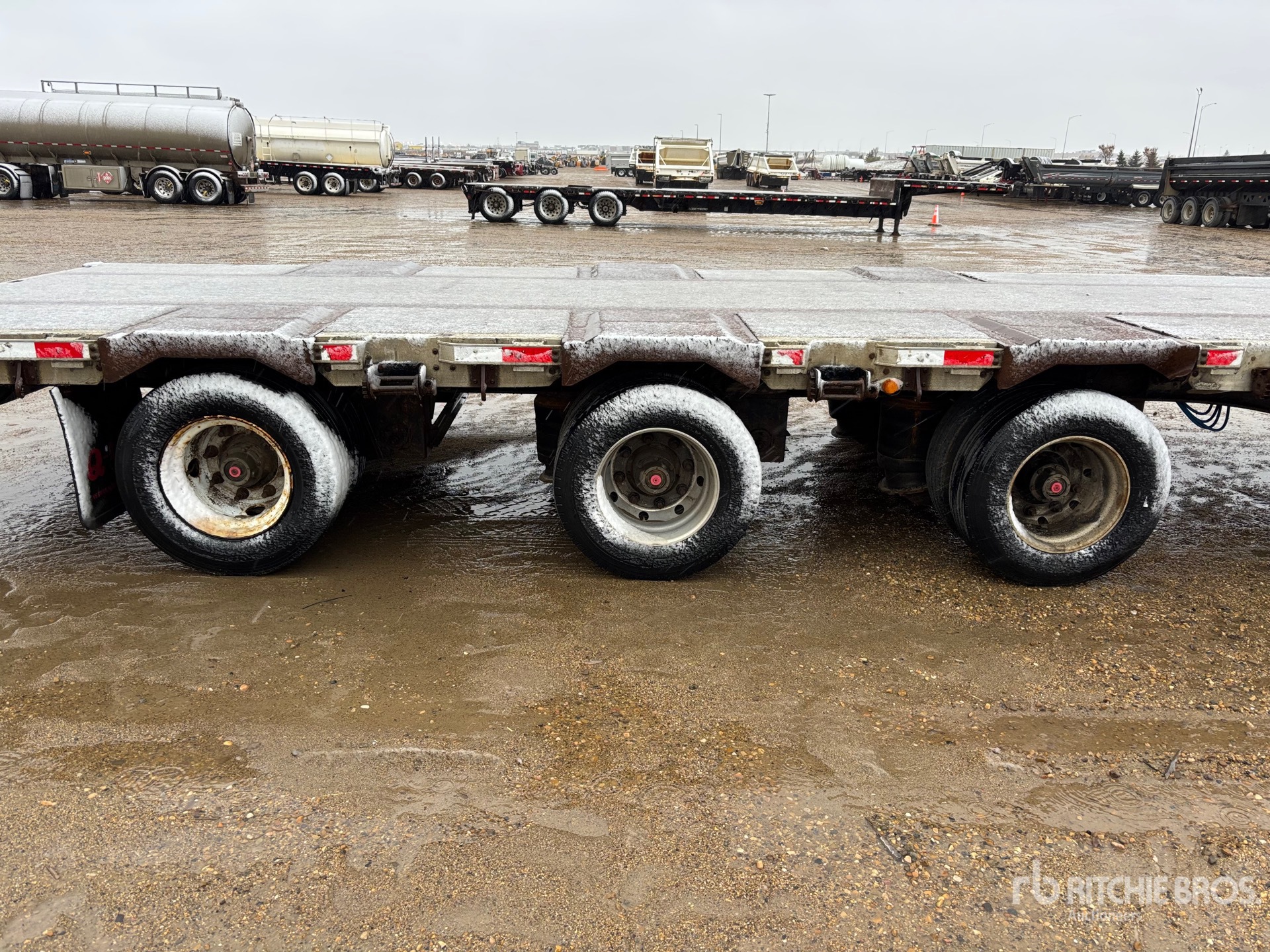 2013 Load King  53 FT TRI/A (INOPERABLE)