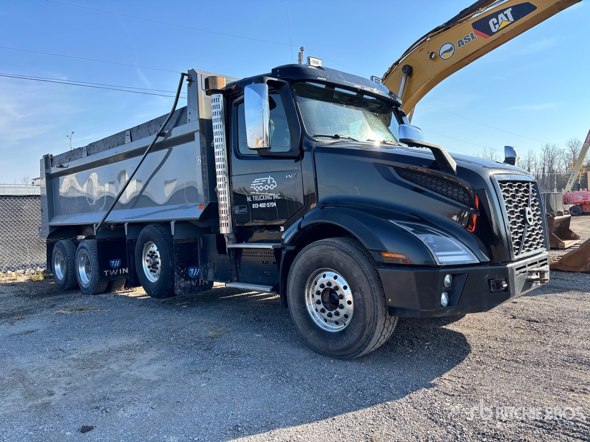 2023 Volvo VHD
