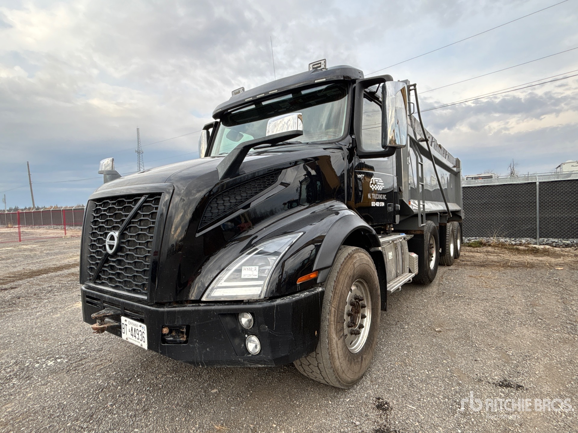2023 Volvo VHD