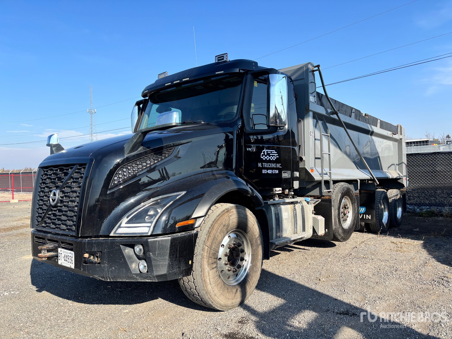 2023 Volvo VHD