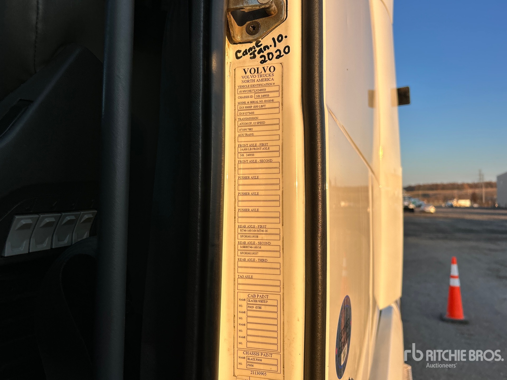 2020 Volvo VNR
