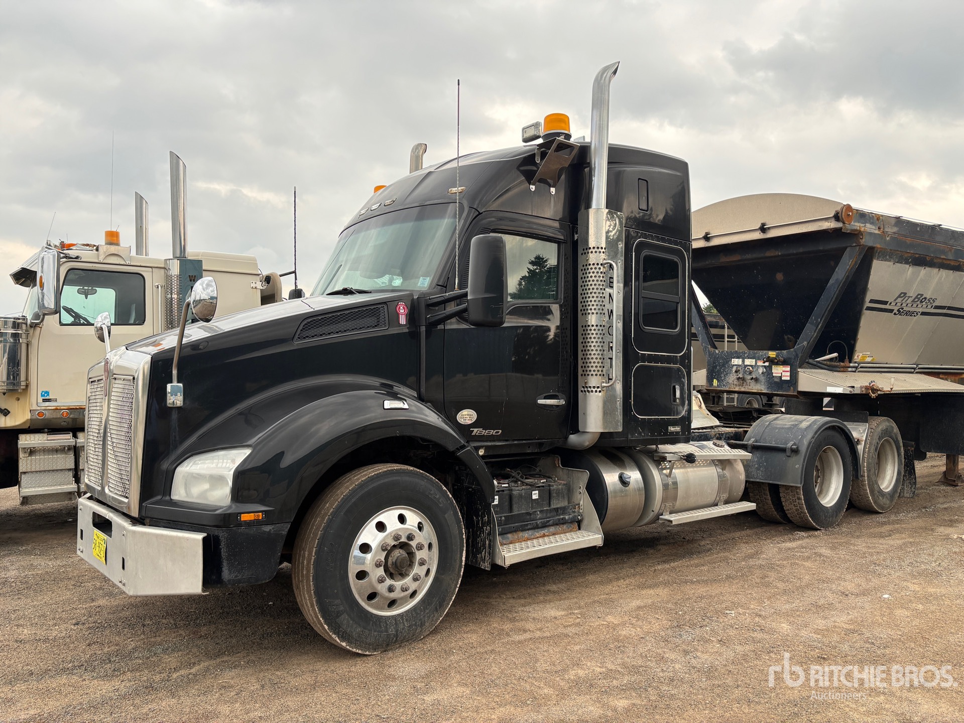 Photo of 2015 Kenworth T880