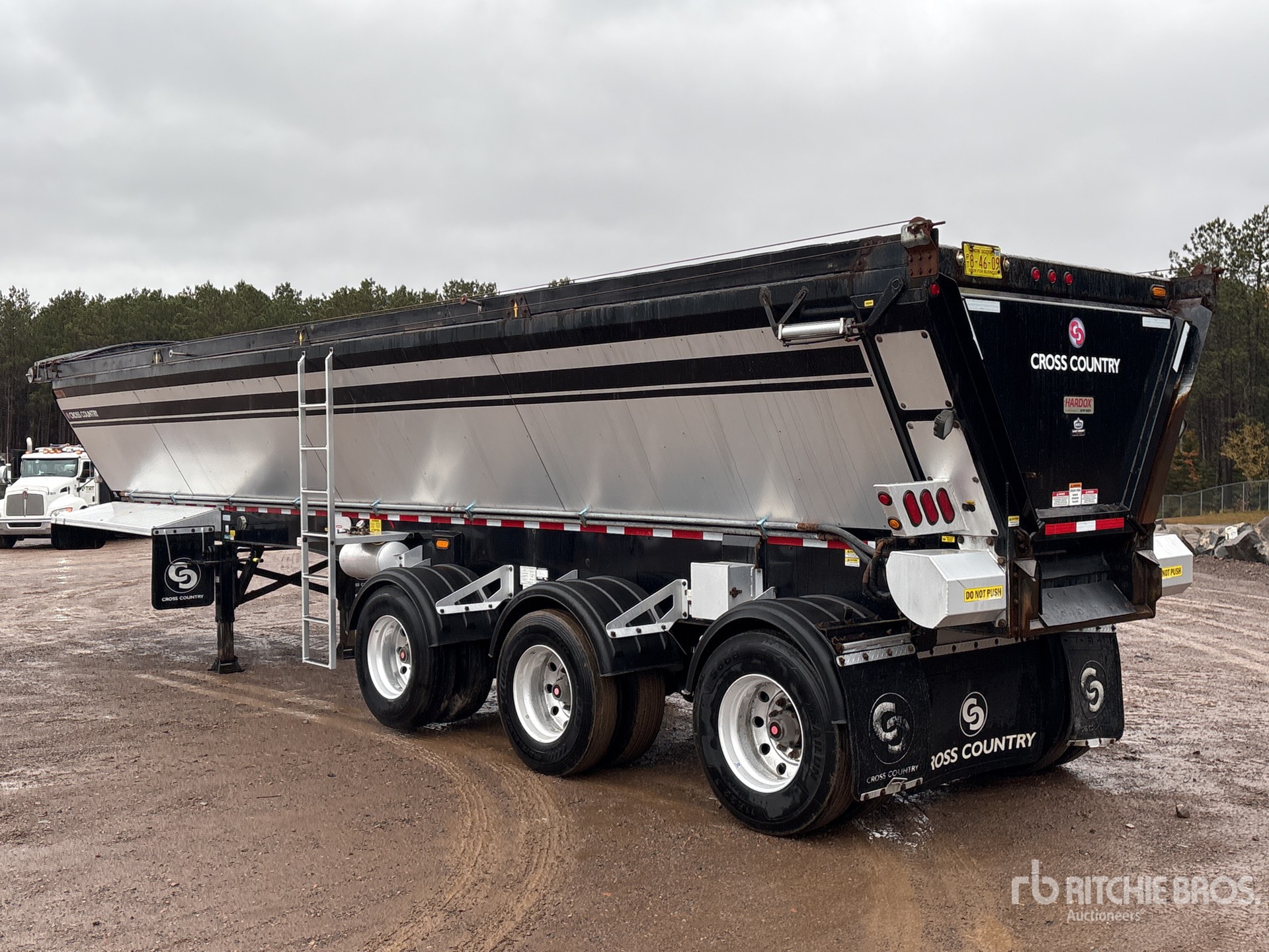2023 Cross Country 39 ft Tri/A