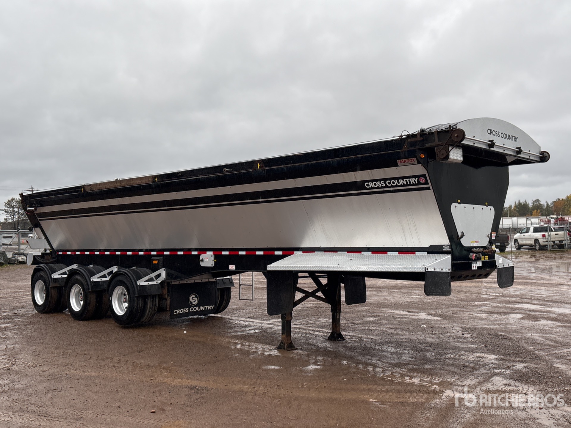 2023 Cross Country 39 ft Tri/A
