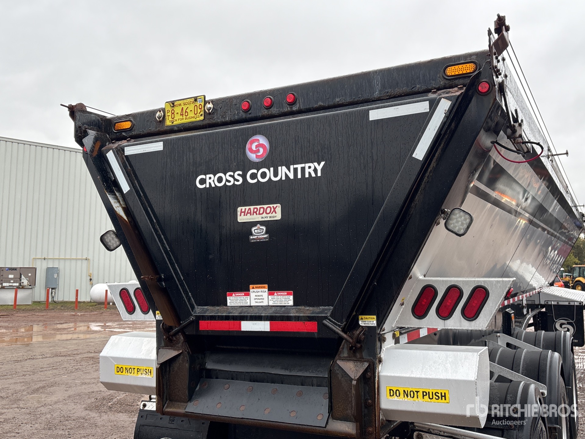 2023 Cross Country 39 ft Tri/A