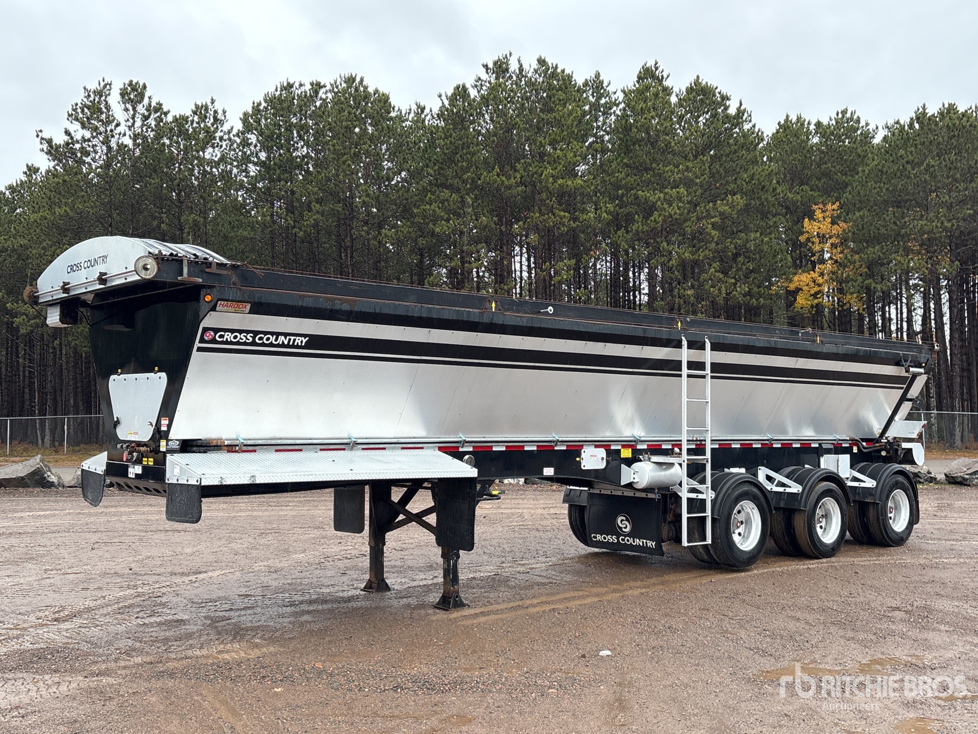 2023 Cross Country 39 ft Tri/A