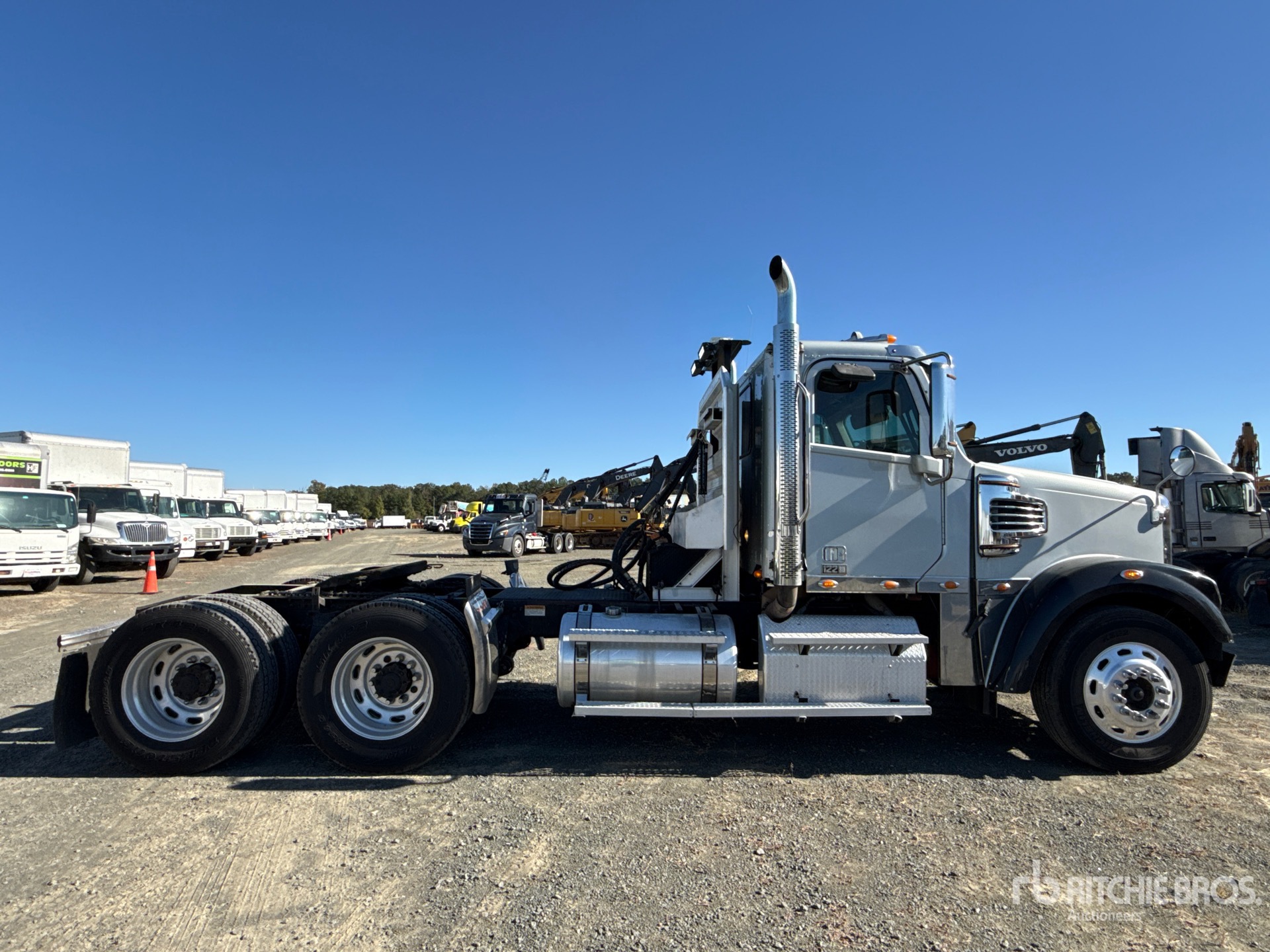 2015 Freightliner CORONADO 122