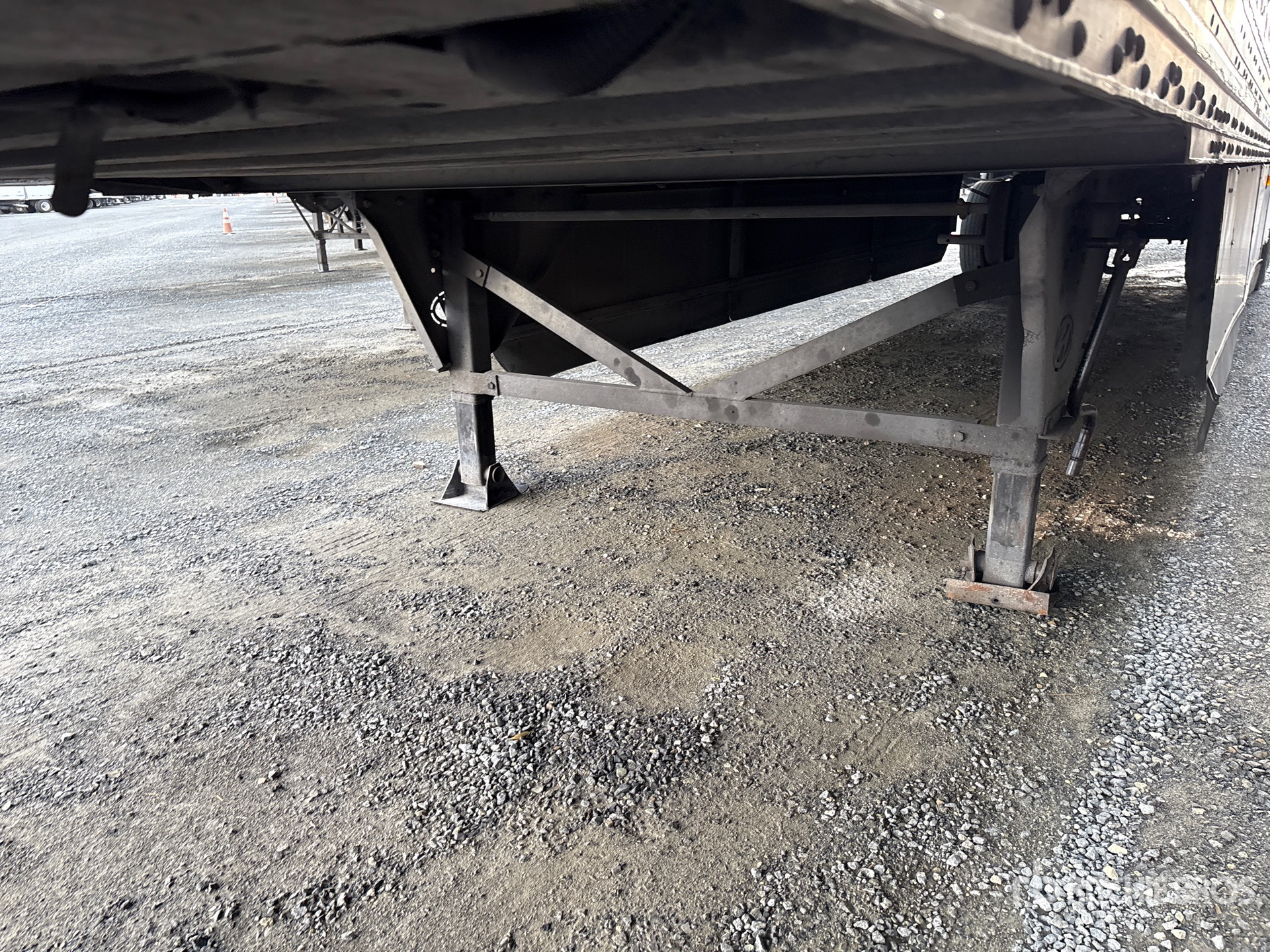 2004 Hyundai 53 FT T/A