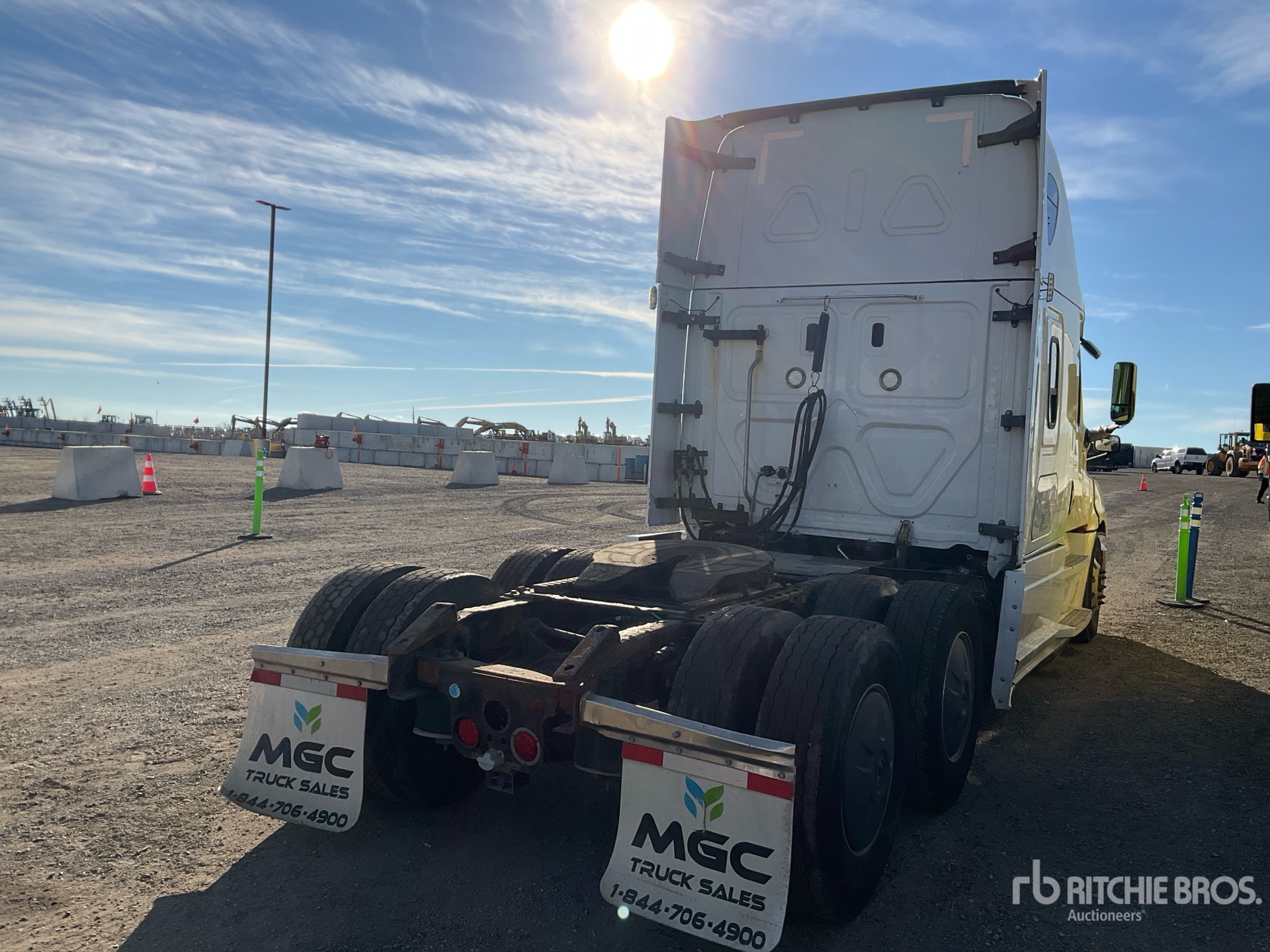 2018 Freightliner CASCADIA 126