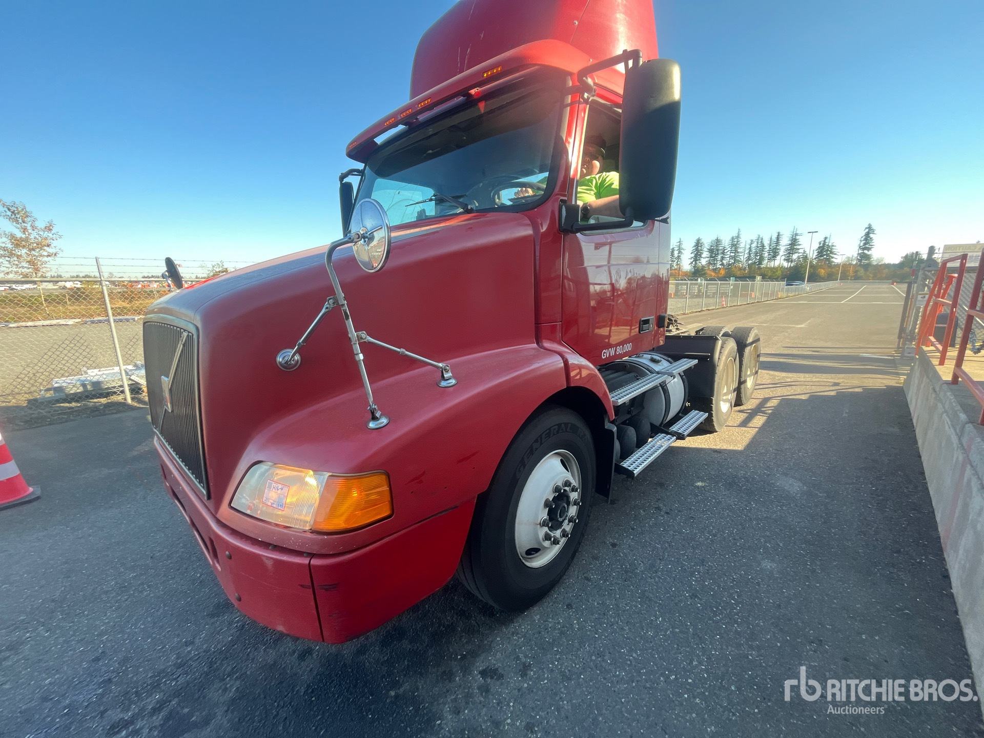 2002 Volvo VNM