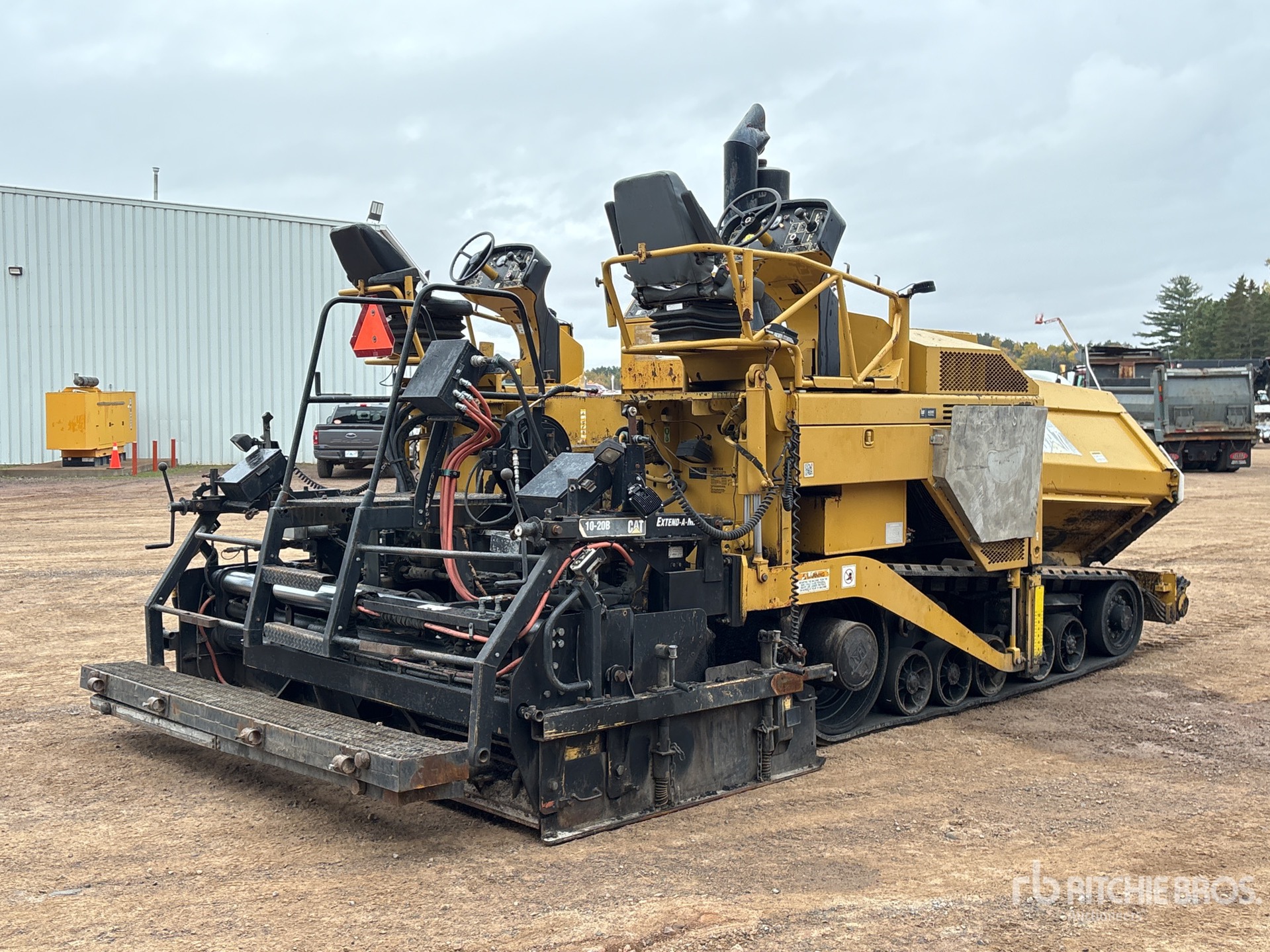 2011 Caterpillar AP-1055D