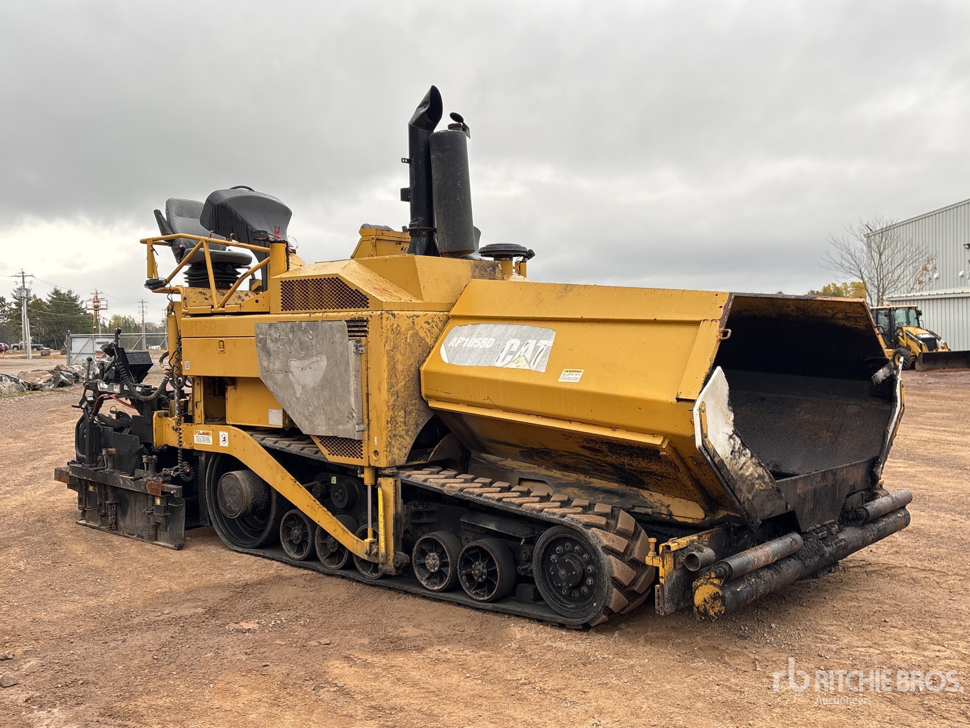 2011 Caterpillar AP-1055D