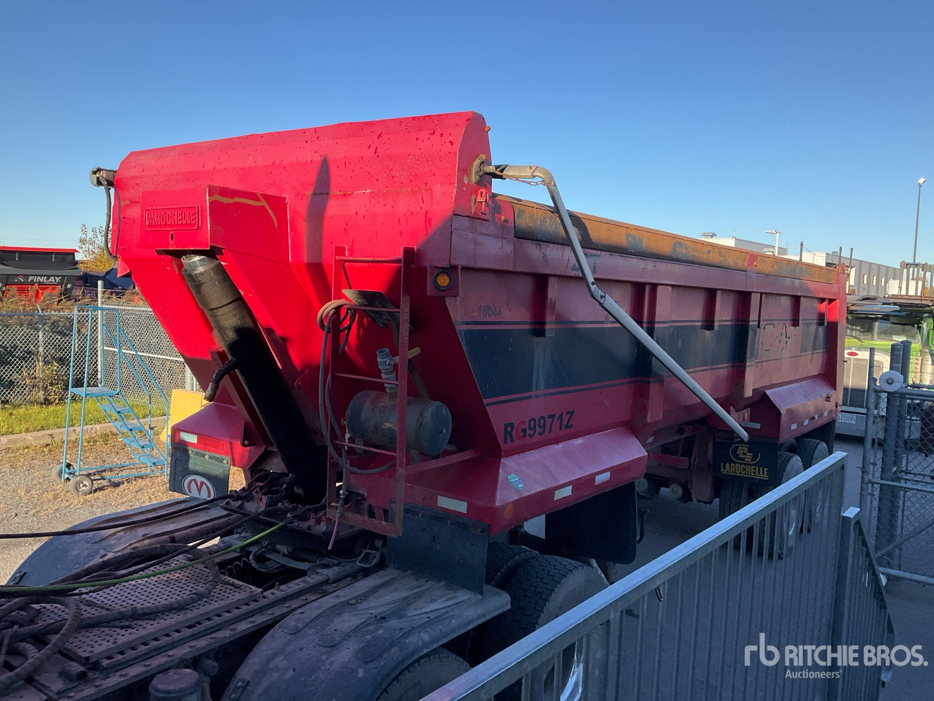 2010 Larochelle 26 ft T/A