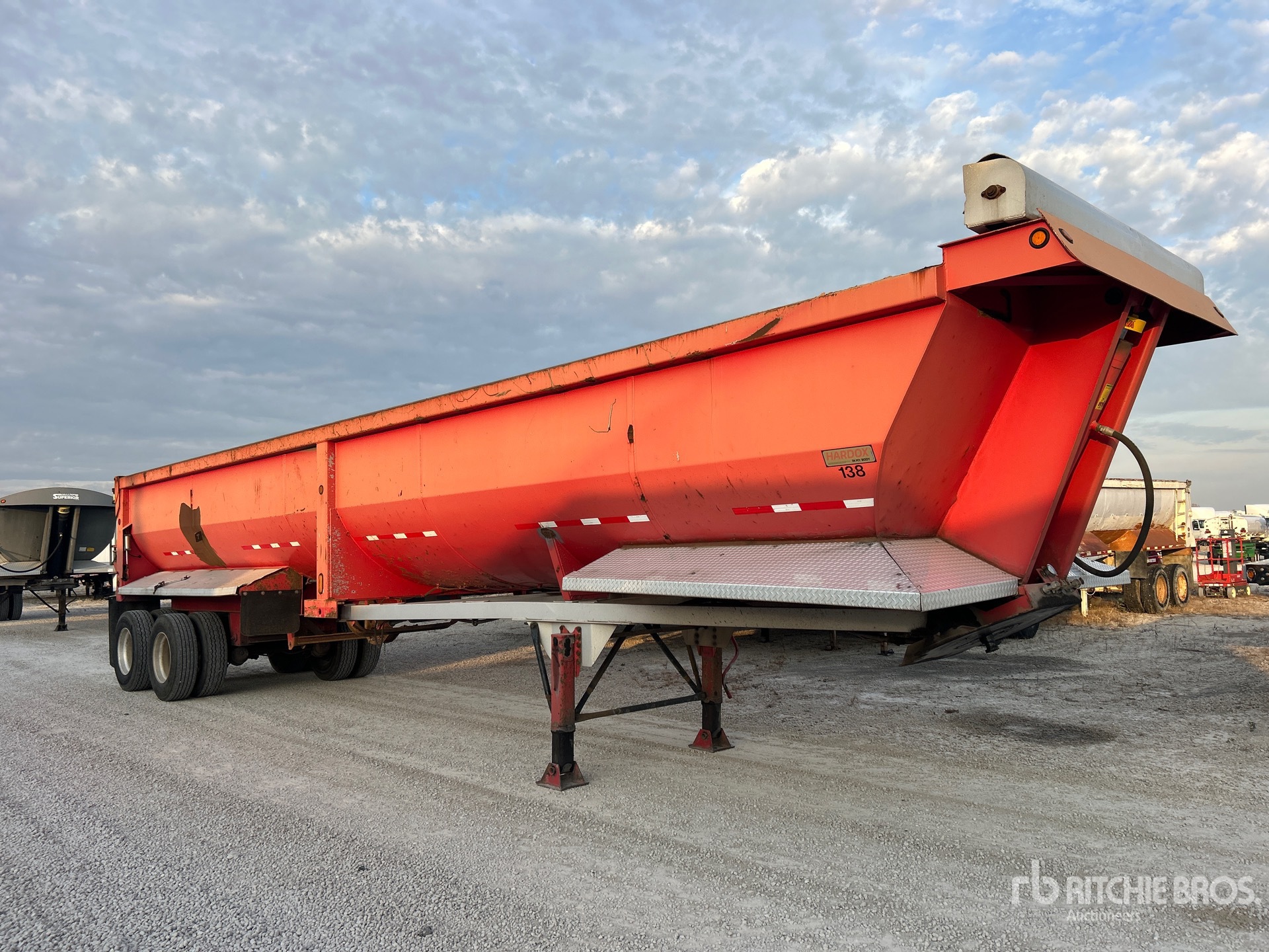 2015 Superior 39 ft Tri/A