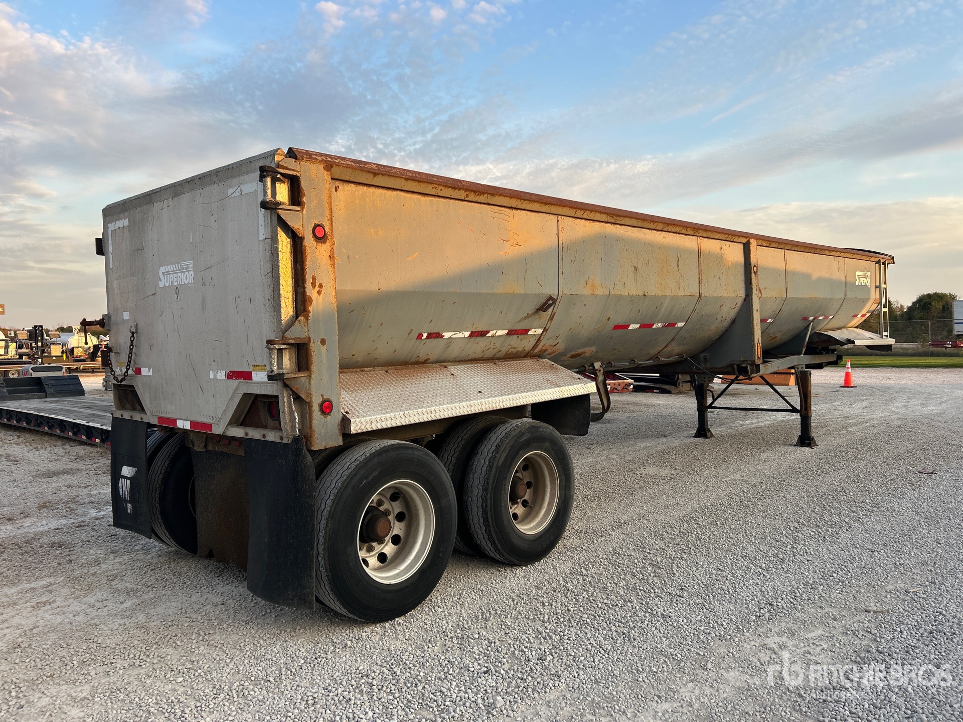 2010 Superior 39 ft T/A