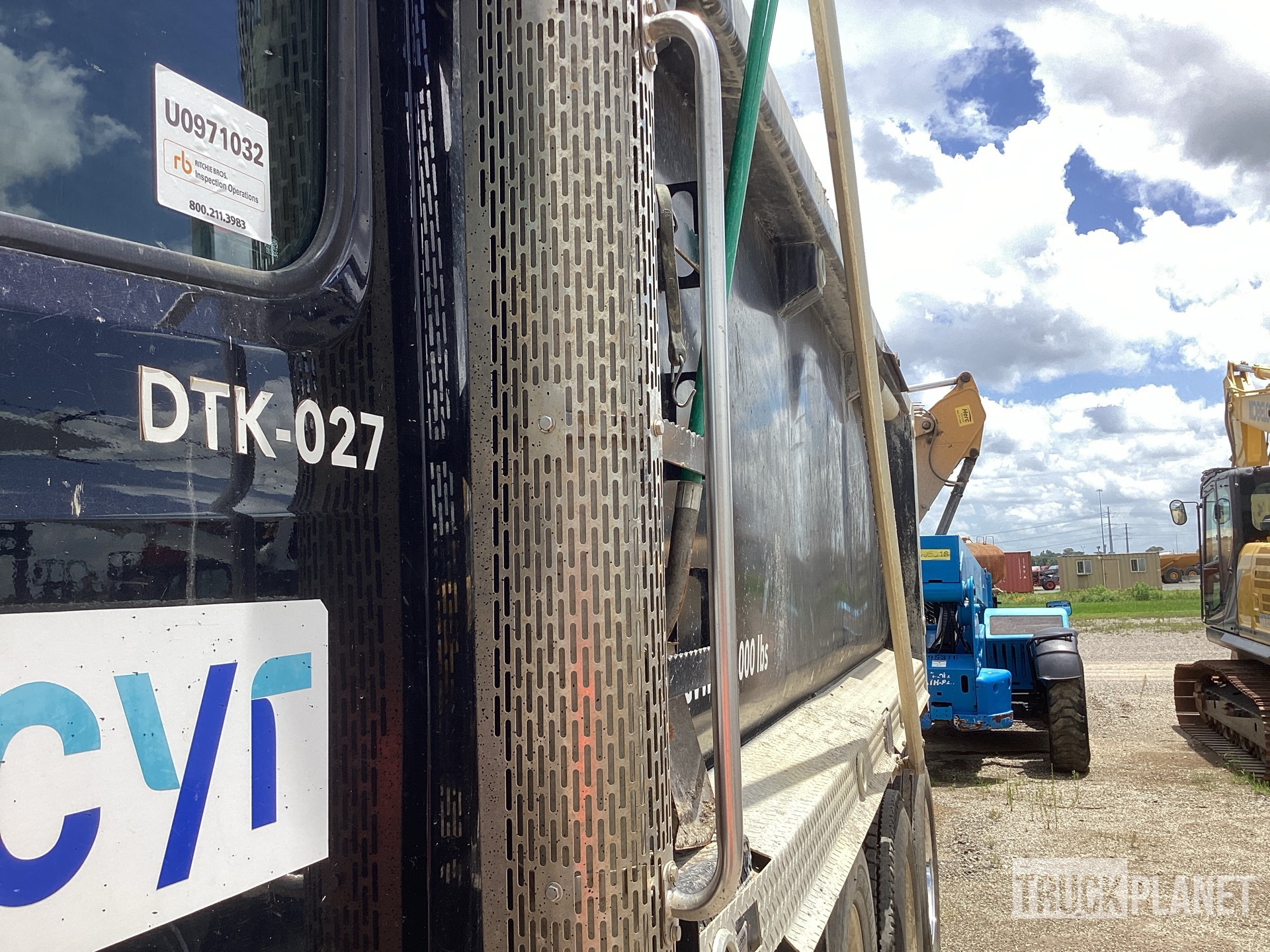 2023 Peterbilt 567