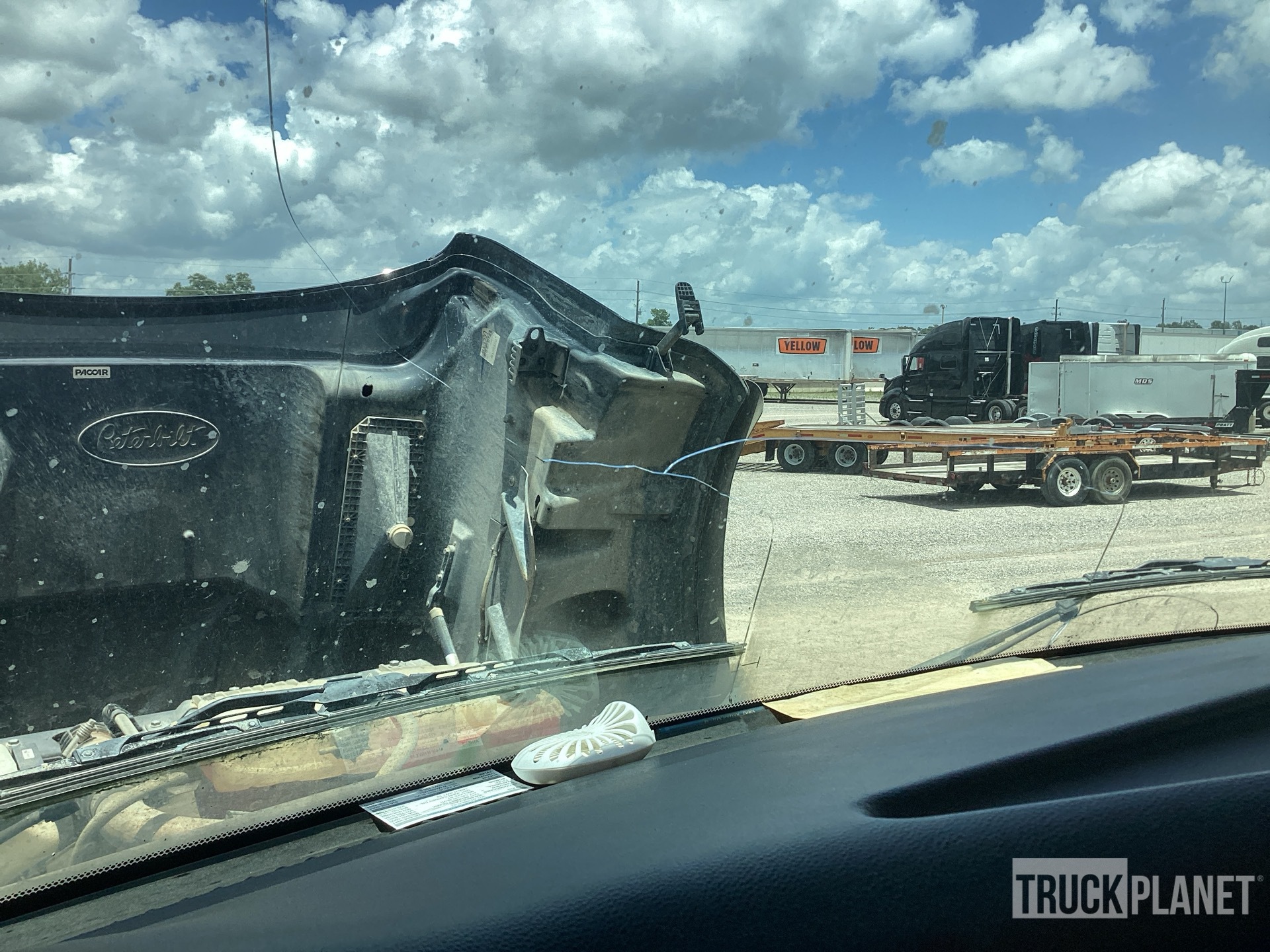 2023 Peterbilt 567