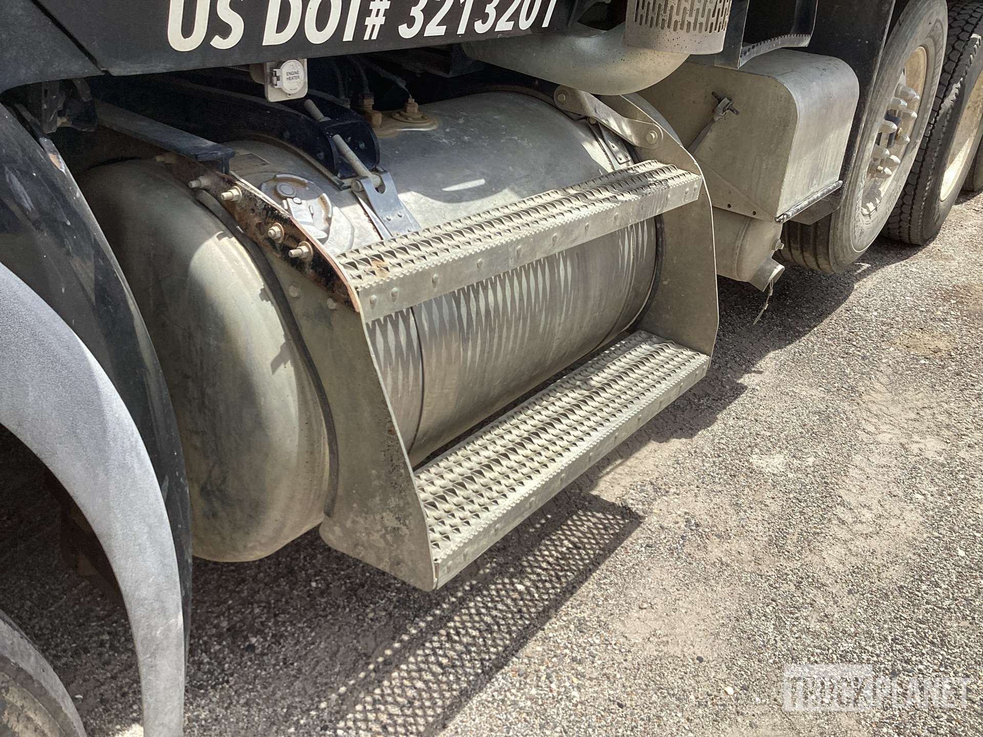 2023 Peterbilt 567