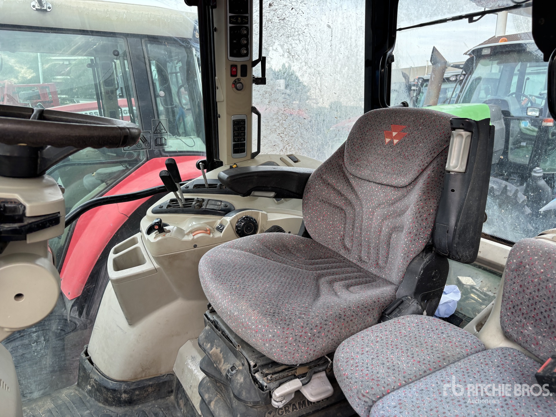 2017 Massey Ferguson 5608 DYNA-4