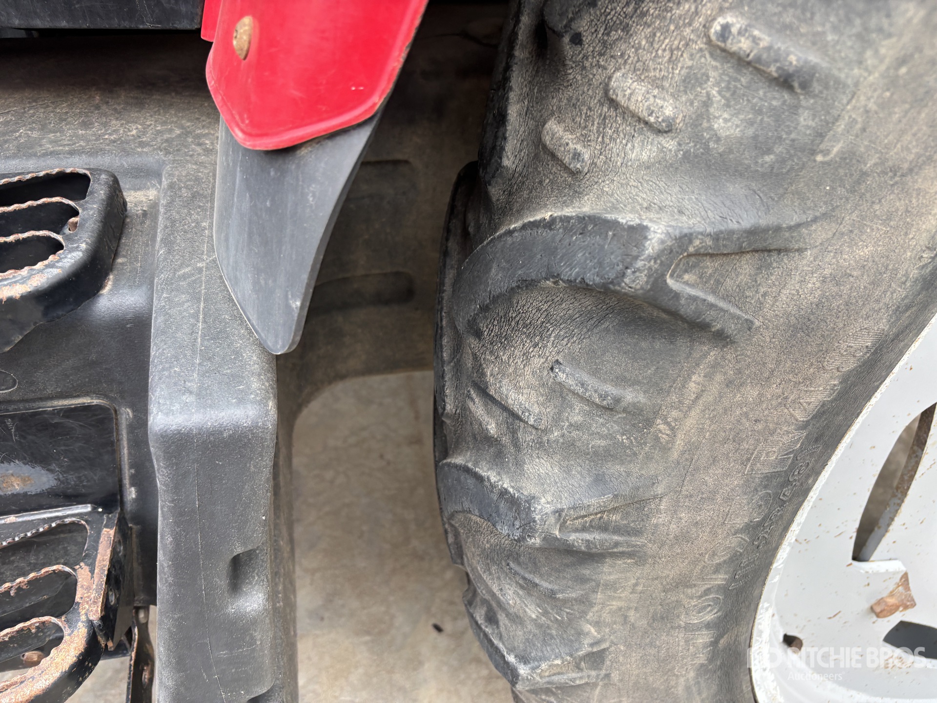 2017 Massey Ferguson 5608 DYNA-4