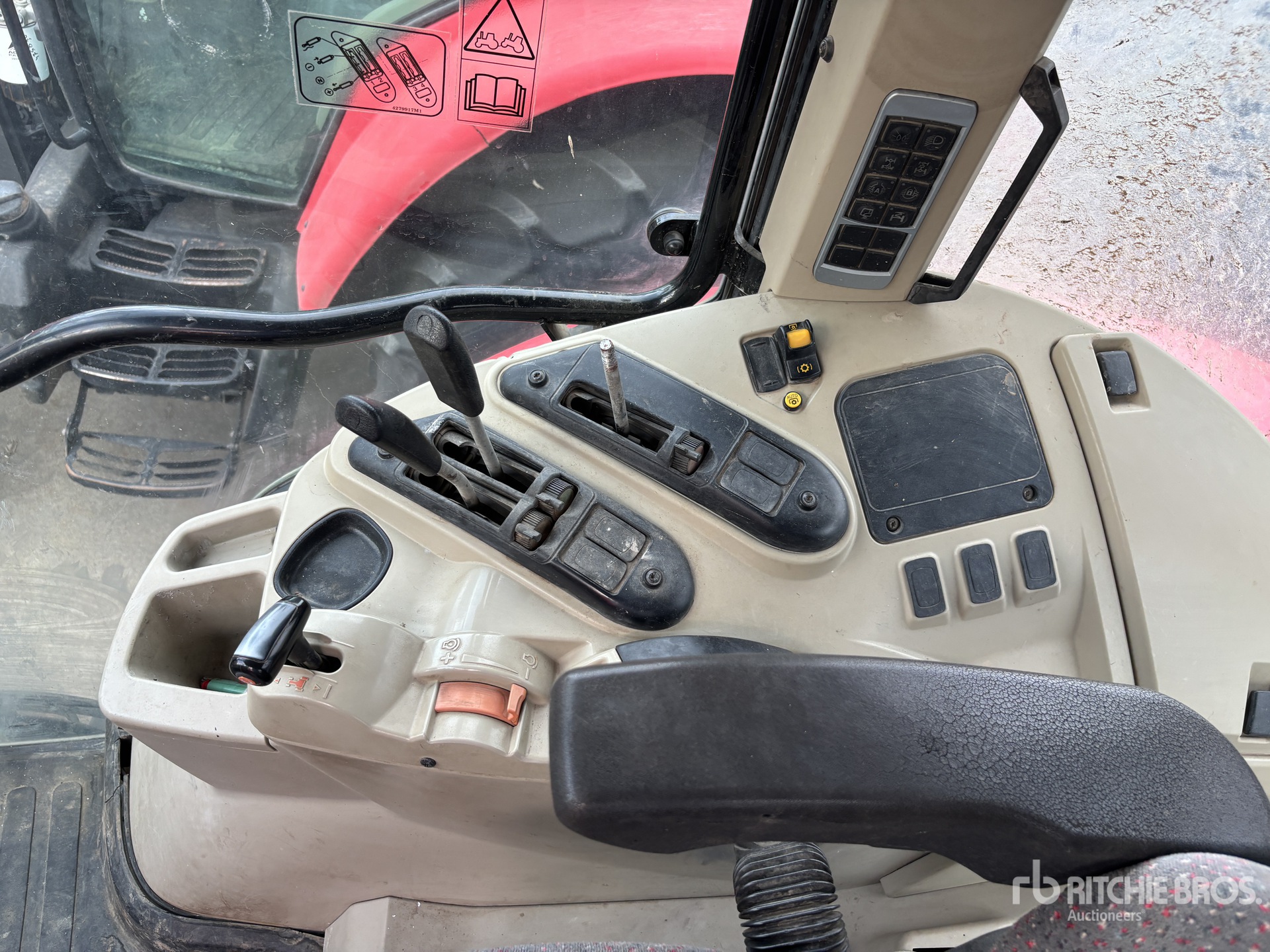 2017 Massey Ferguson 5608 DYNA-4