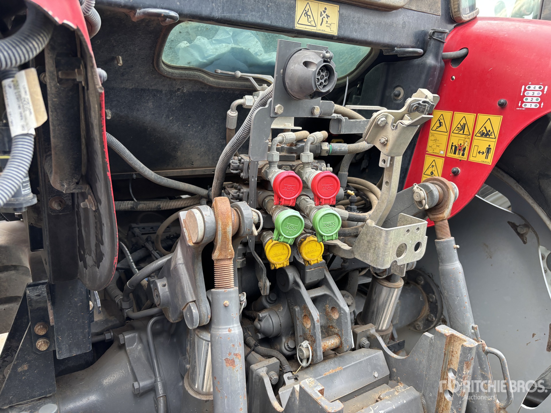 2017 Massey Ferguson 5608 DYNA-4