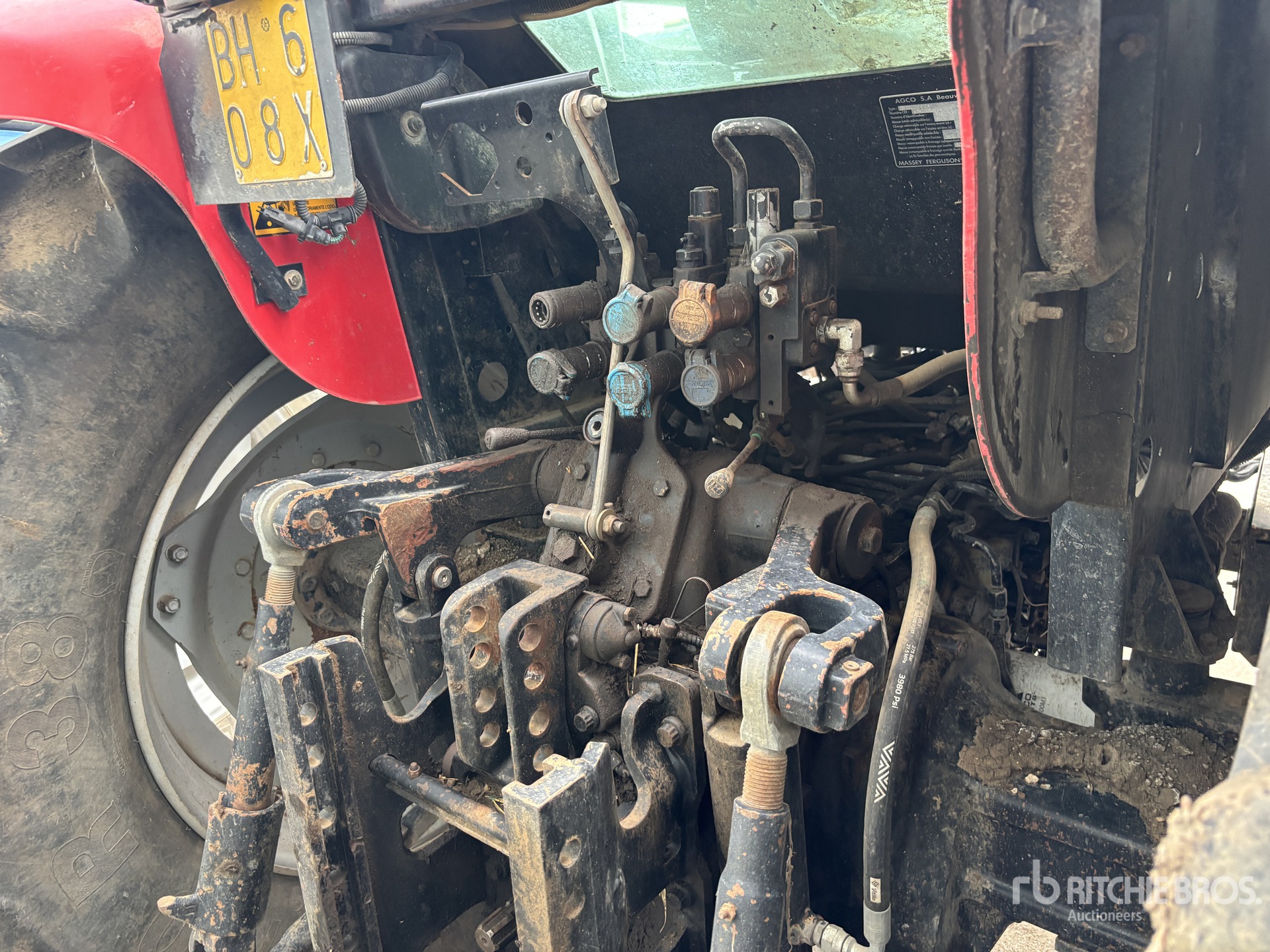 2010 Massey Ferguson 5445 DYNA-4