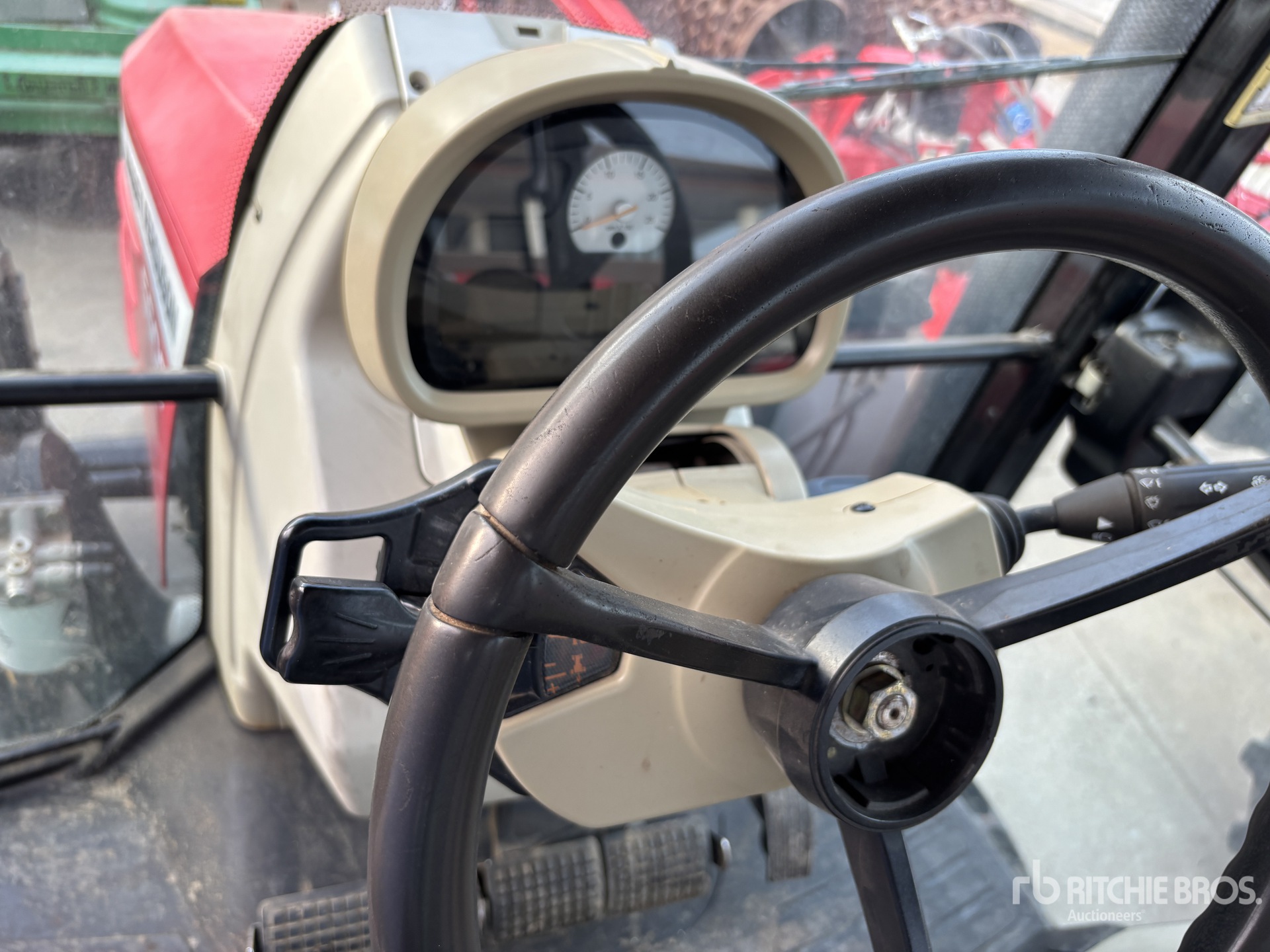 2015 Massey Ferguson 5608 DYNA-4