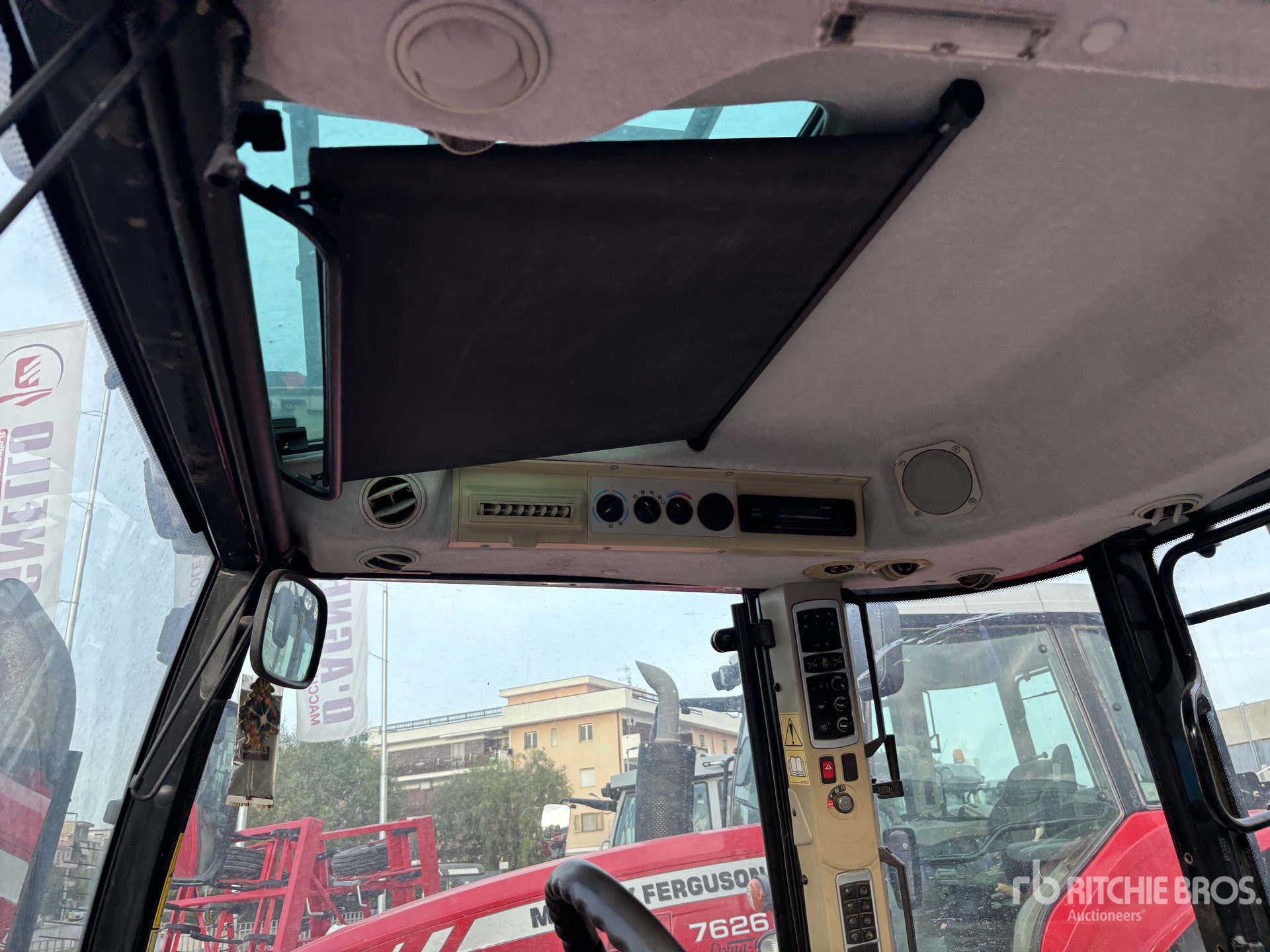 2015 Massey Ferguson 5608 DYNA-4