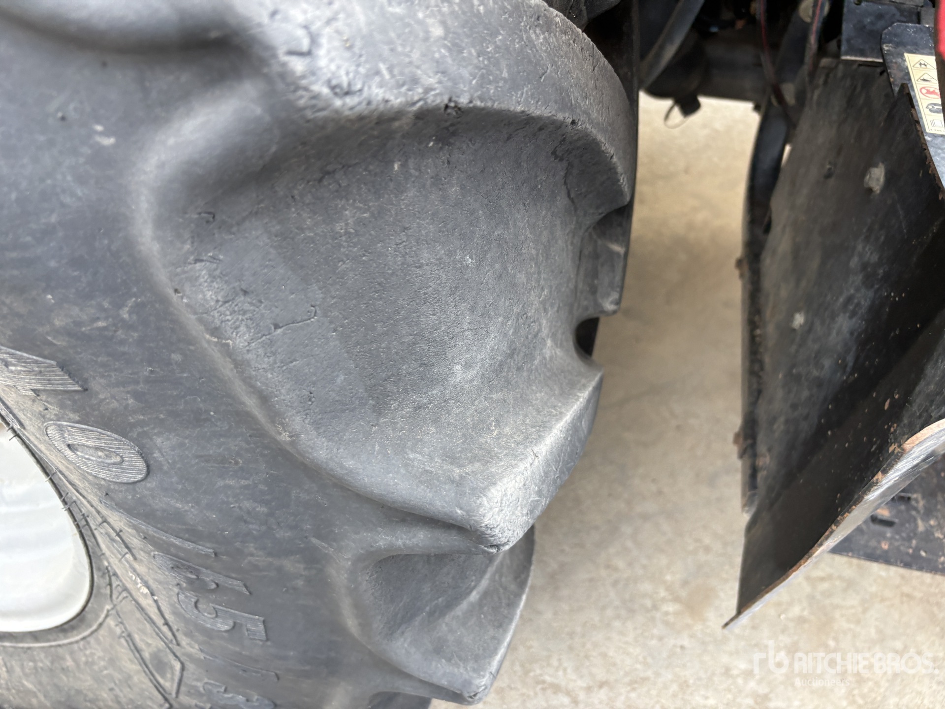 2015 Massey Ferguson 5608 DYNA-4