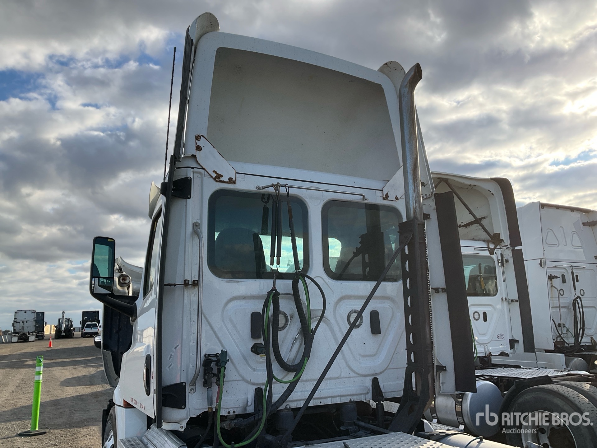 2018 Freightliner CASCADIA 126