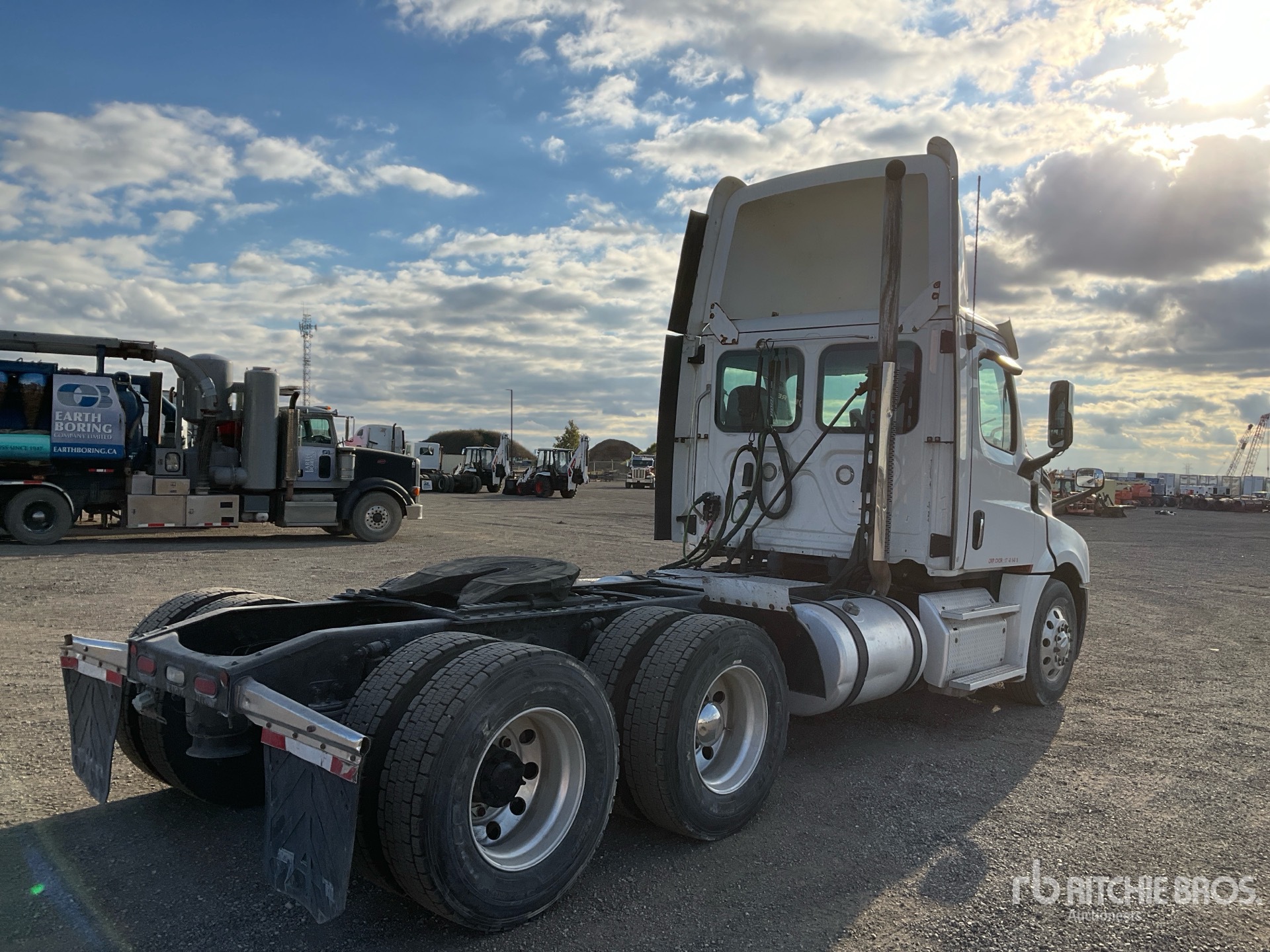 2018 Freightliner CASCADIA 126