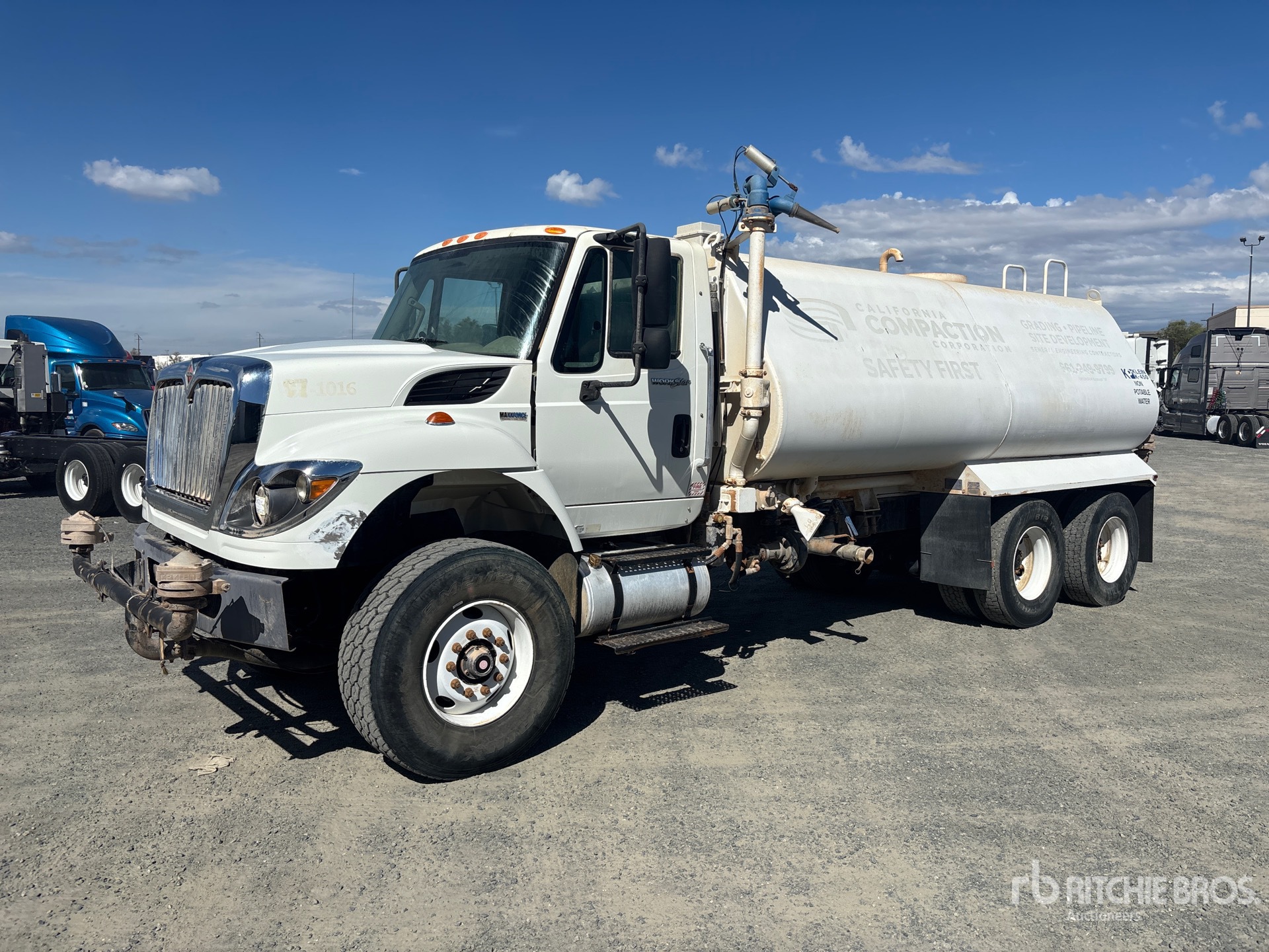 Photo of 2012 International 7400