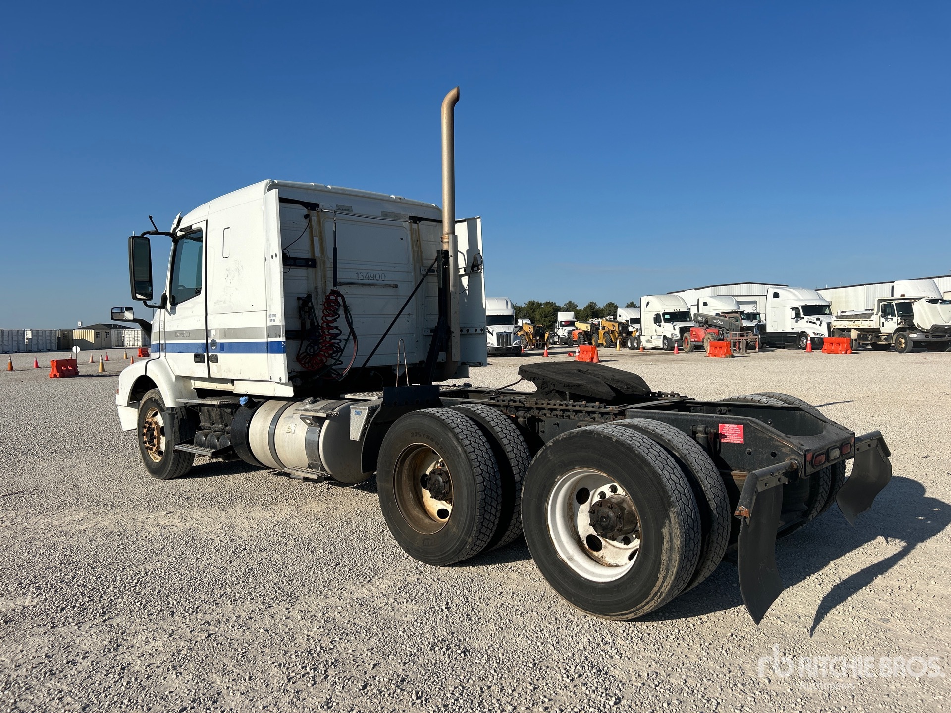2016 Volvo VNM
