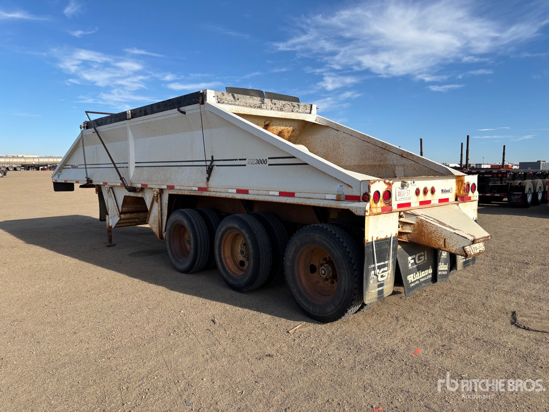 2008 Midland 38 ft Tri/A