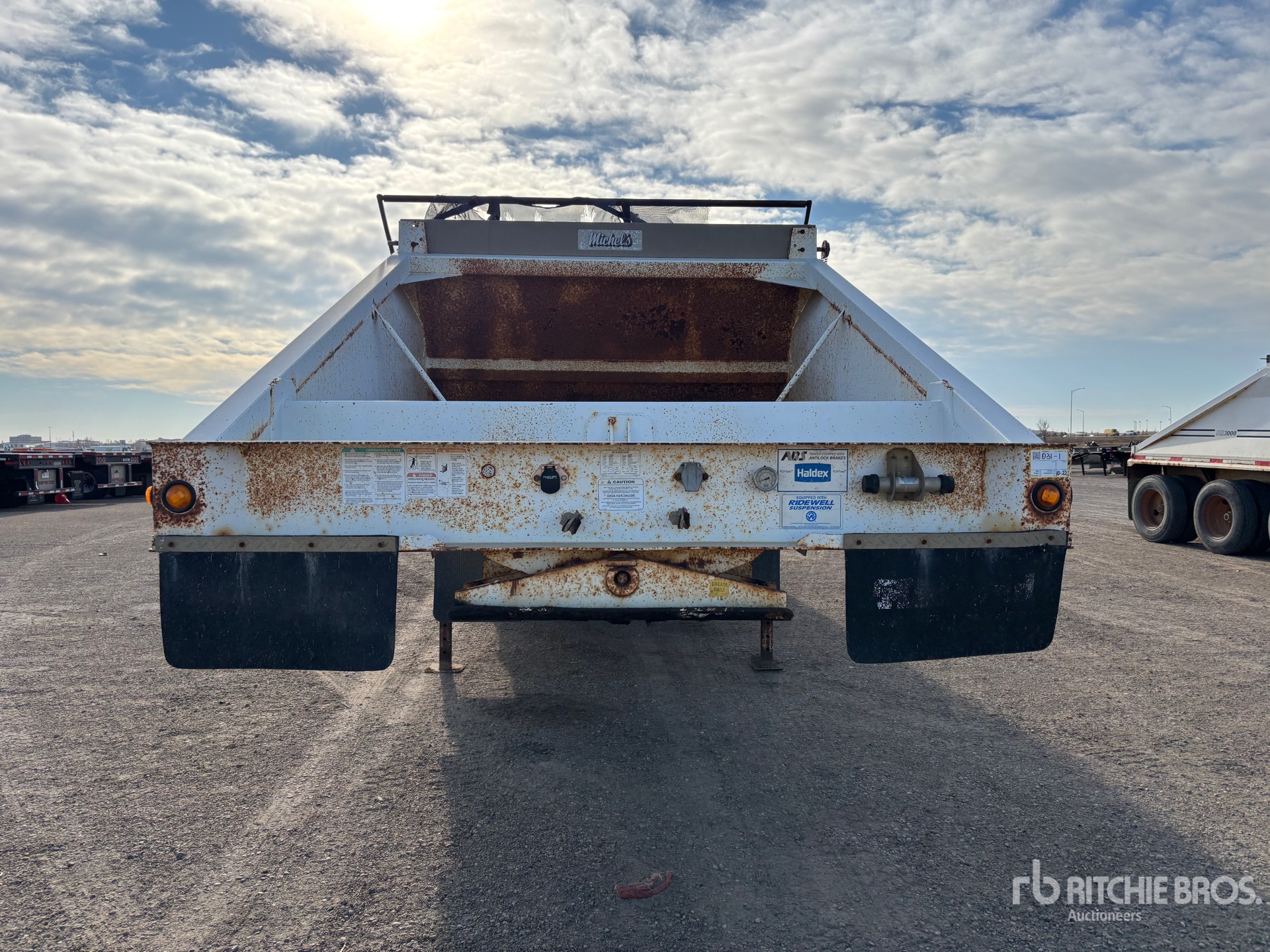 2008 Midland 38 ft Tri/A
