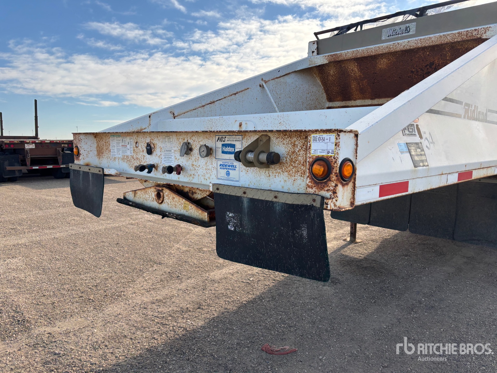 2008 Midland 38 ft Tri/A