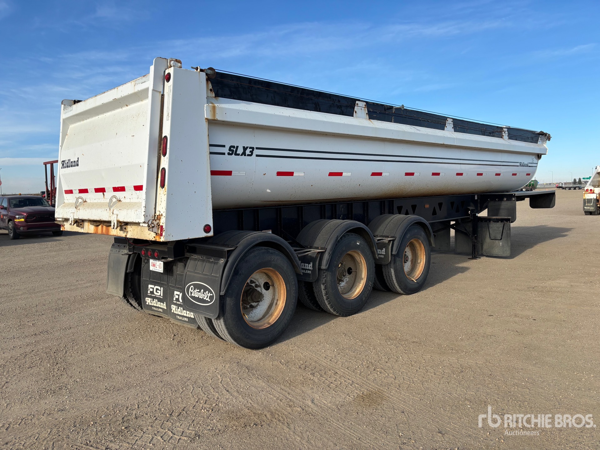 2015 Midland 35 FT TRI/A