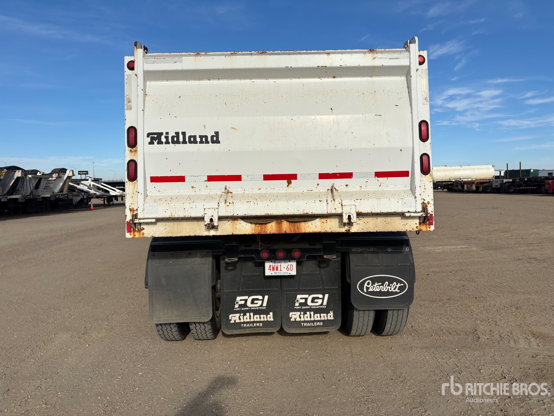 2015 Midland 35 FT TRI/A
