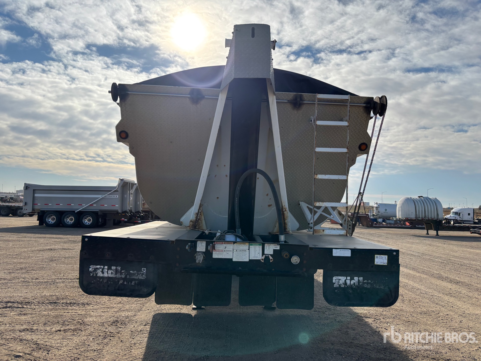2015 Midland 35 FT TRI/A