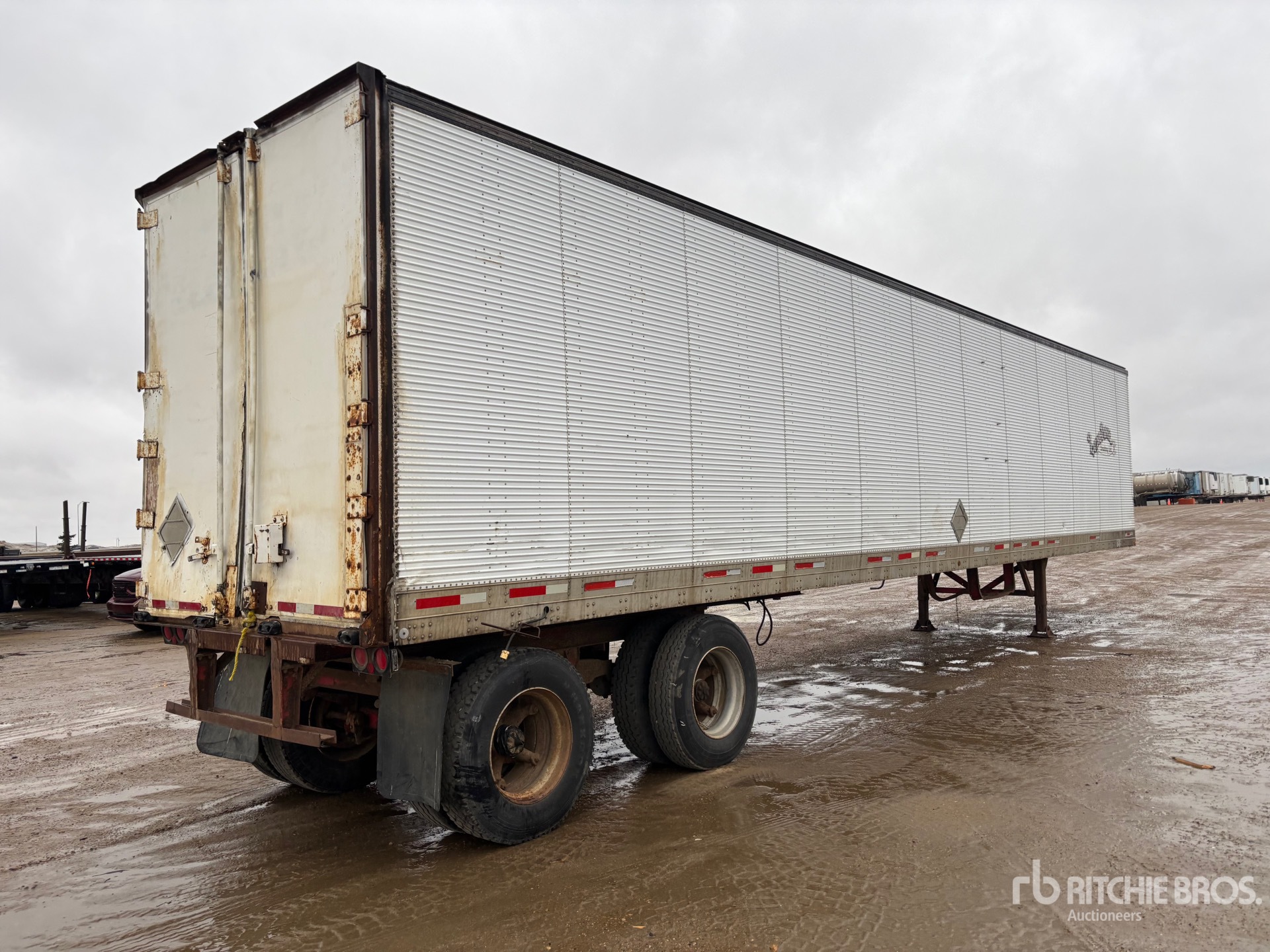 1985 Fruehauf 48 FT X 102 IN T/A TOOL CRIB