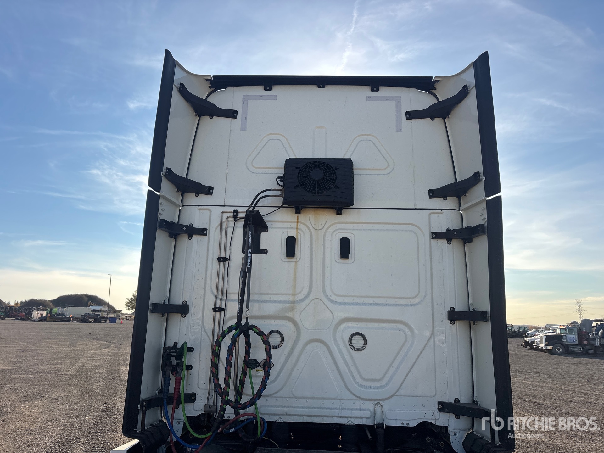 2021 Freightliner CASCADIA 126