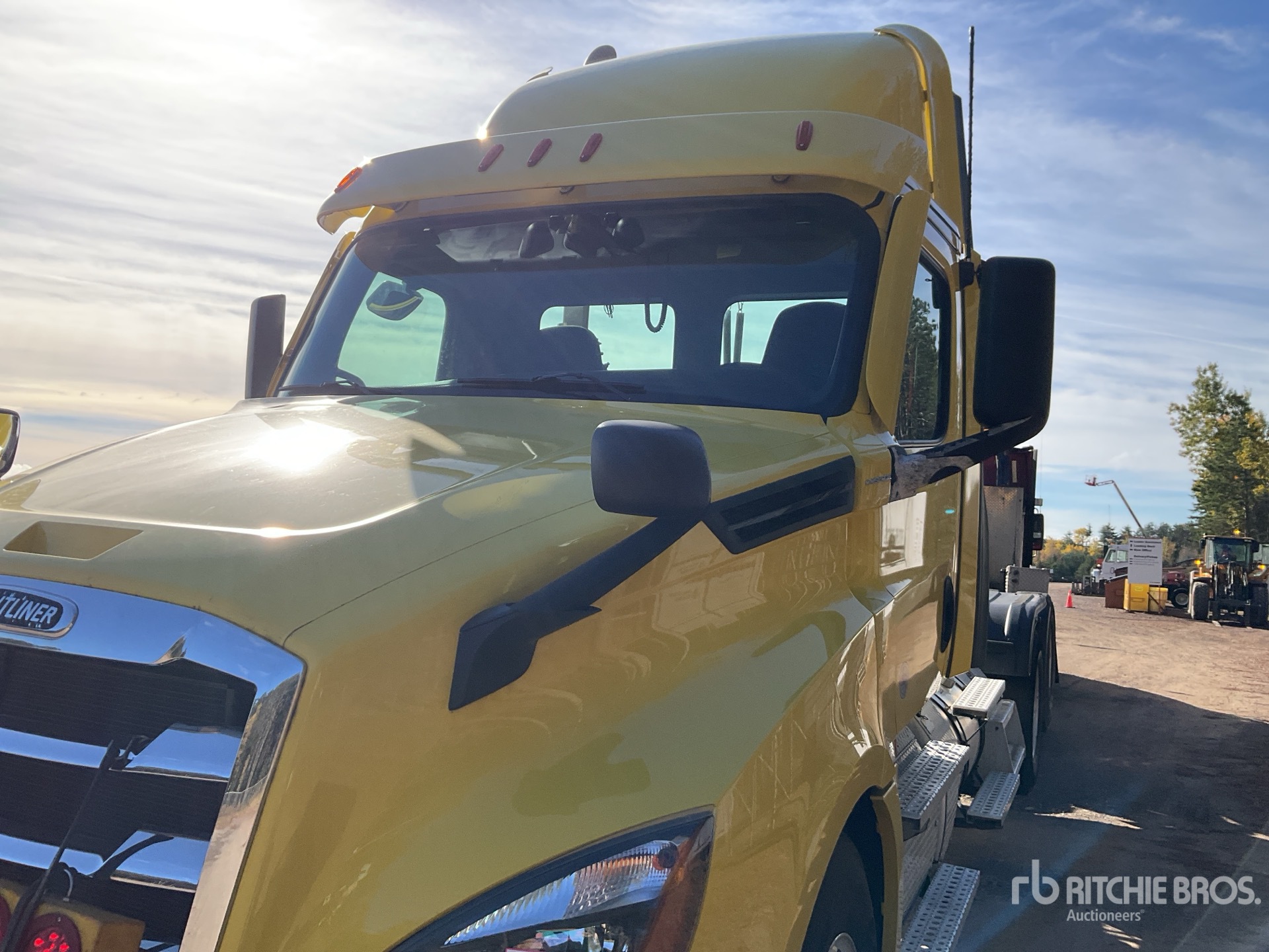 2021 Freightliner CASCADIA 126